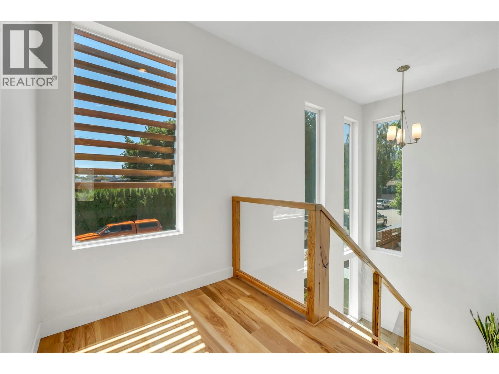 581 Churchill Avenue - 24