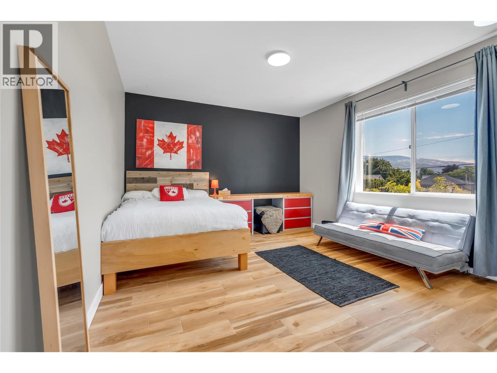 581 Churchill Avenue - 25