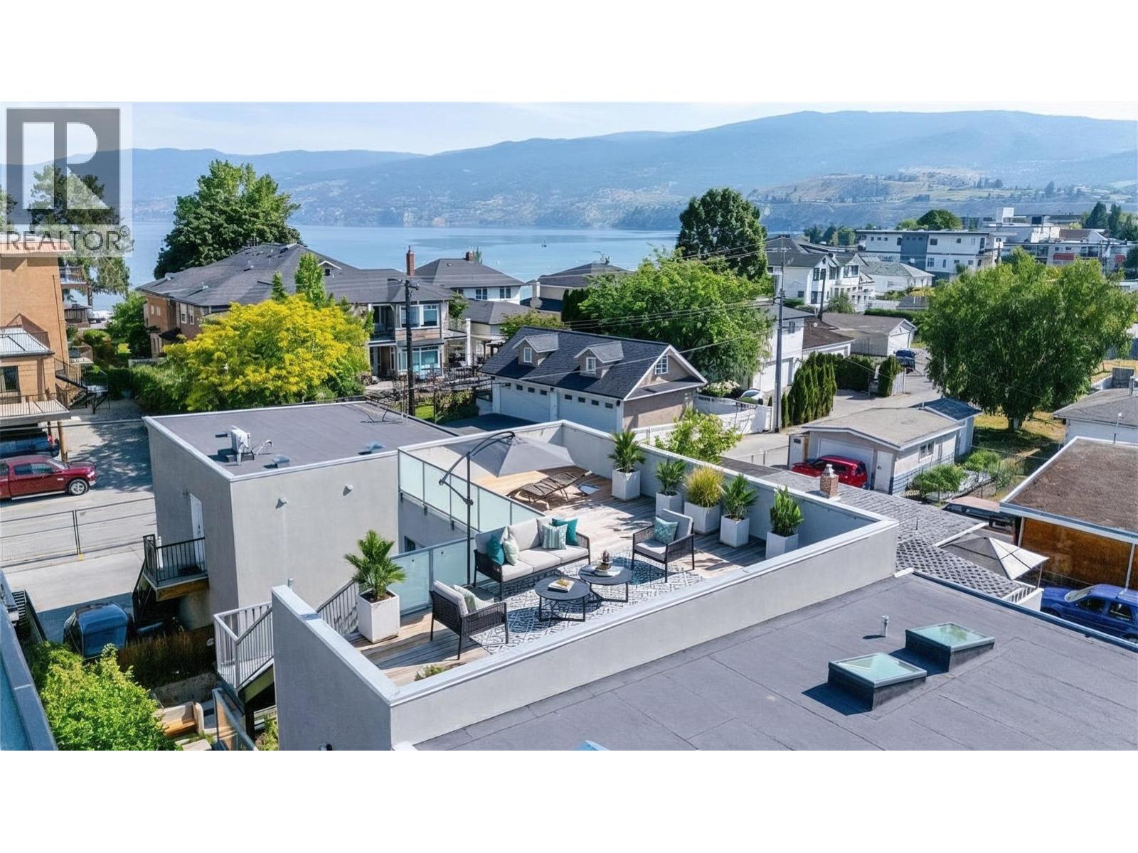 581 Churchill Avenue - 42
