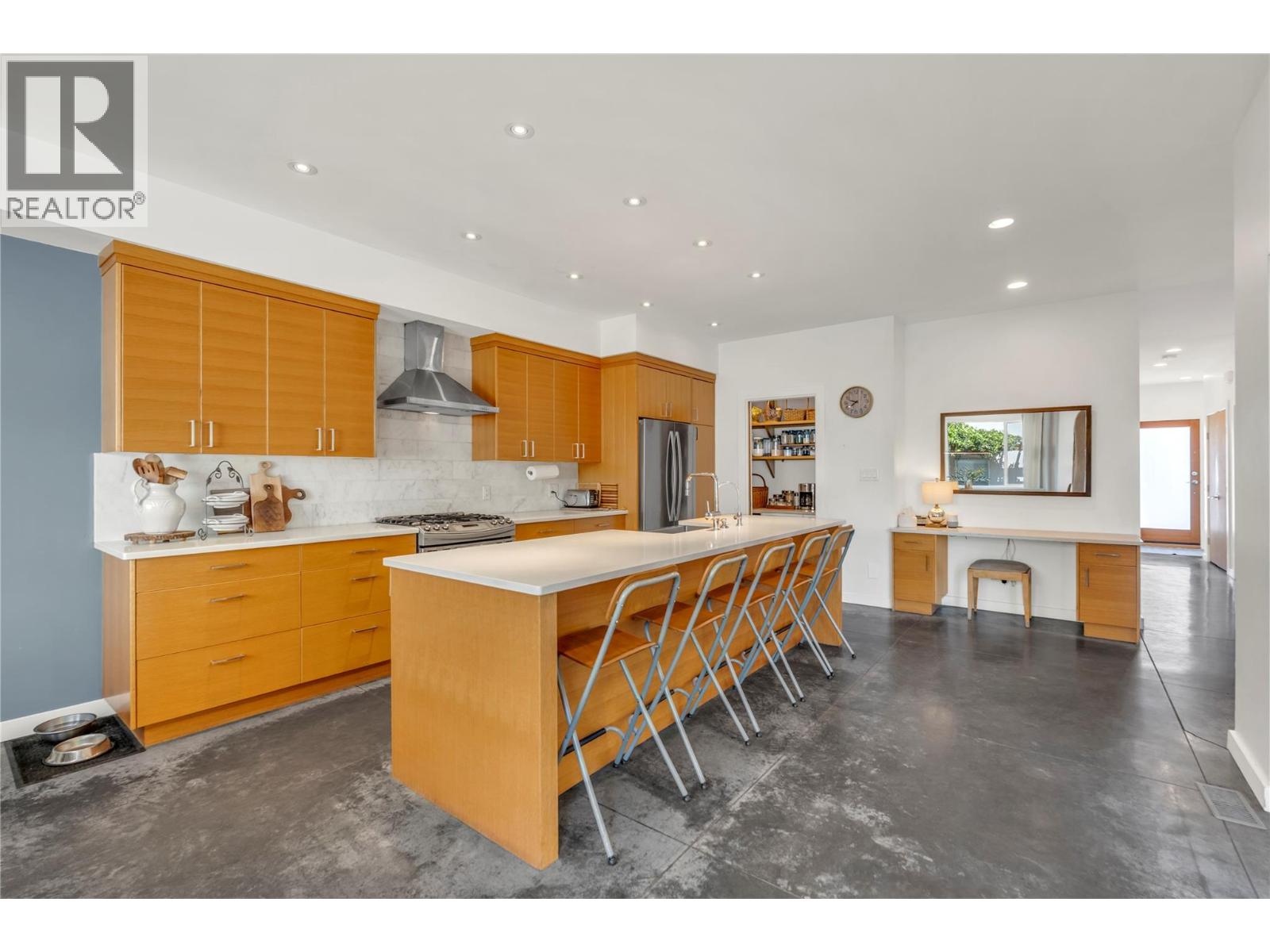 581 Churchill Avenue - 9