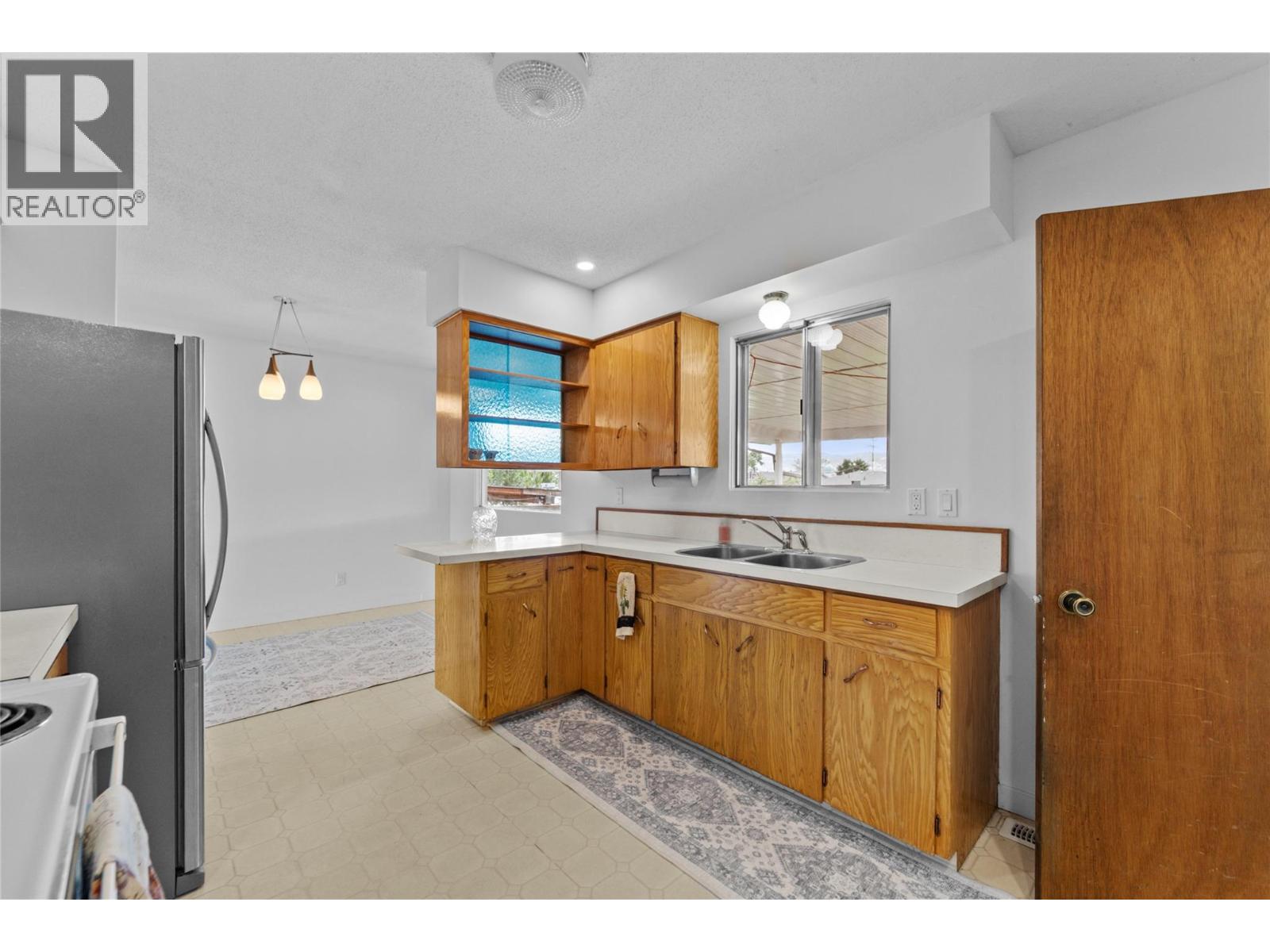 833 Sudbury Avenue - Image 4