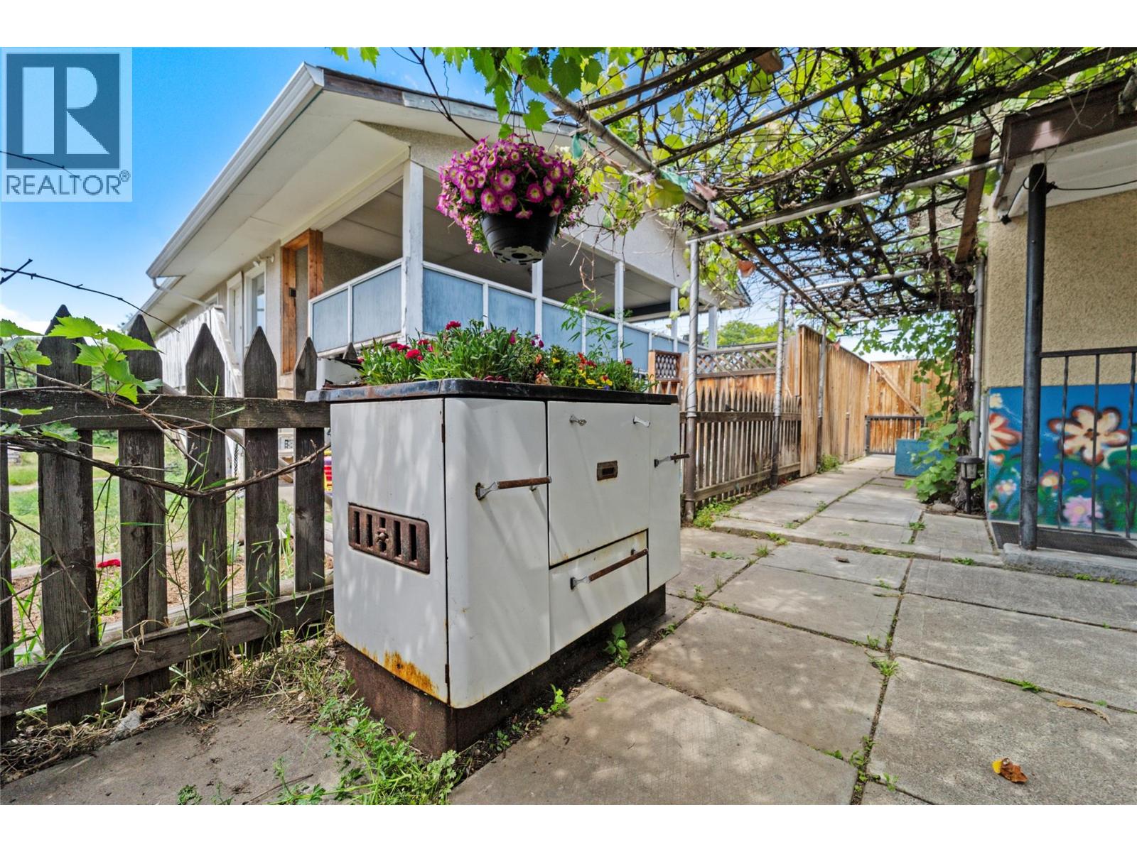 833 Sudbury Avenue - Image 44