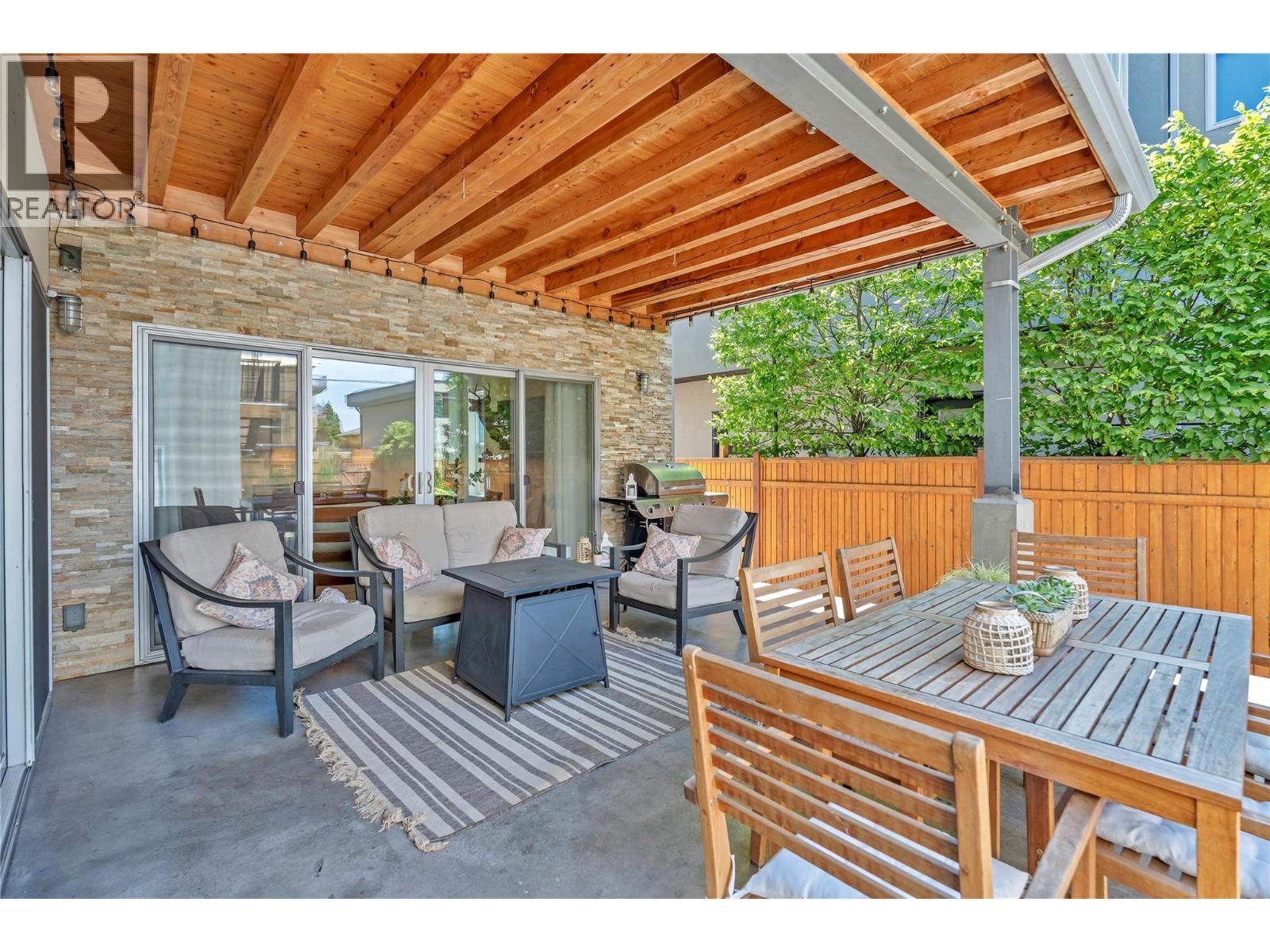 581 Churchill Avenue - 16