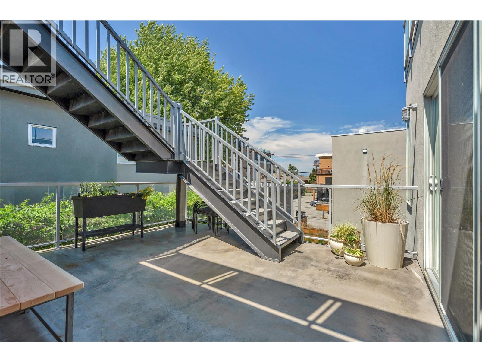 581 Churchill Avenue - 35