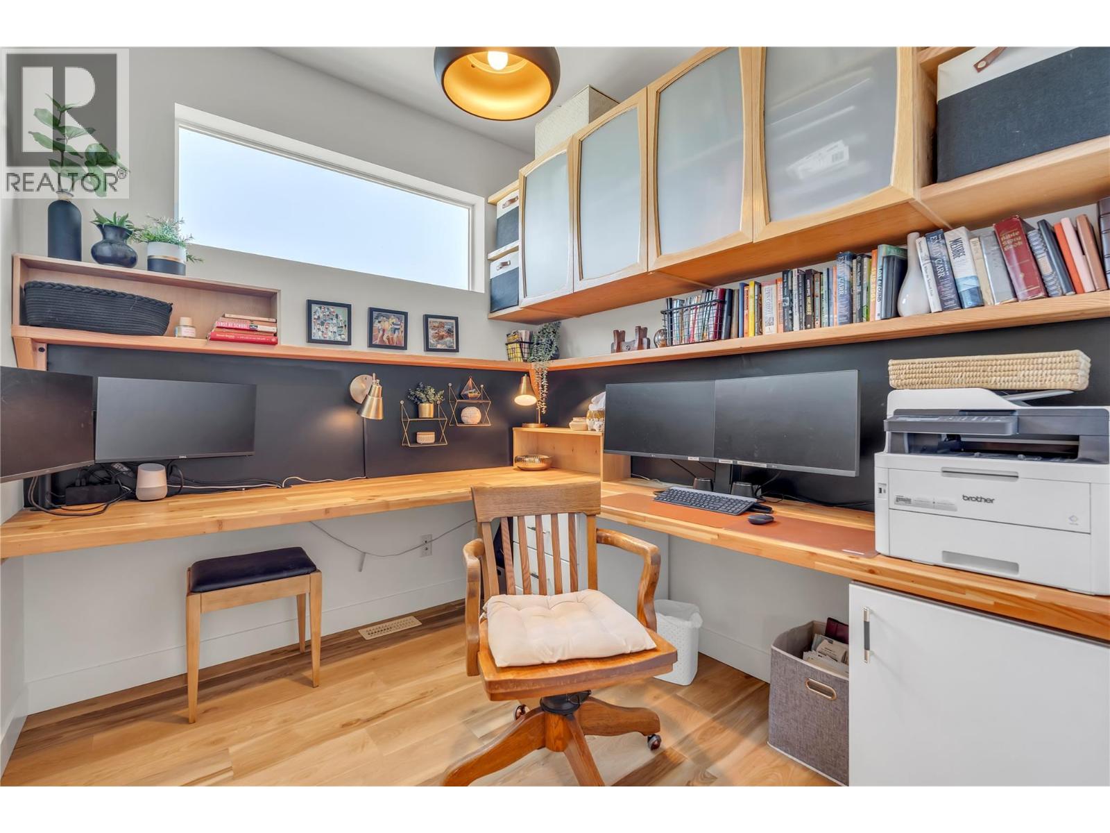 581 Churchill Avenue - 30