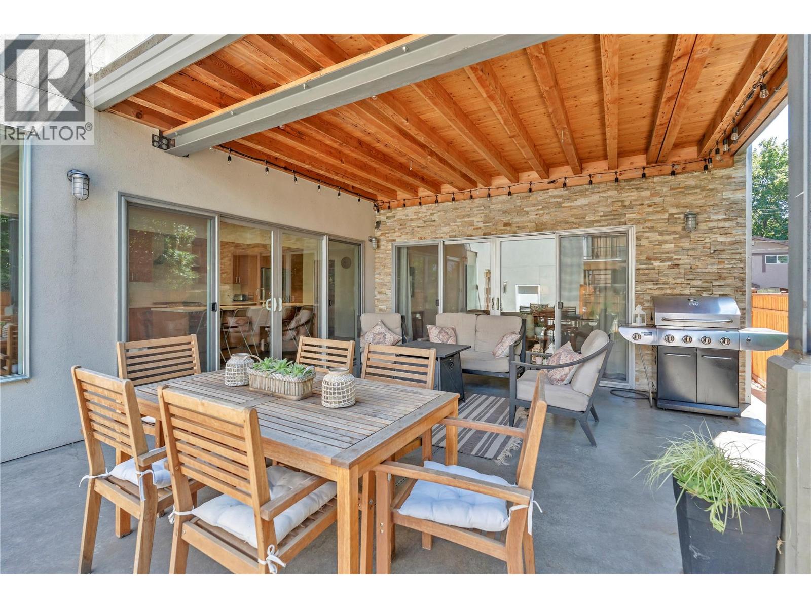 581 Churchill Avenue - 18