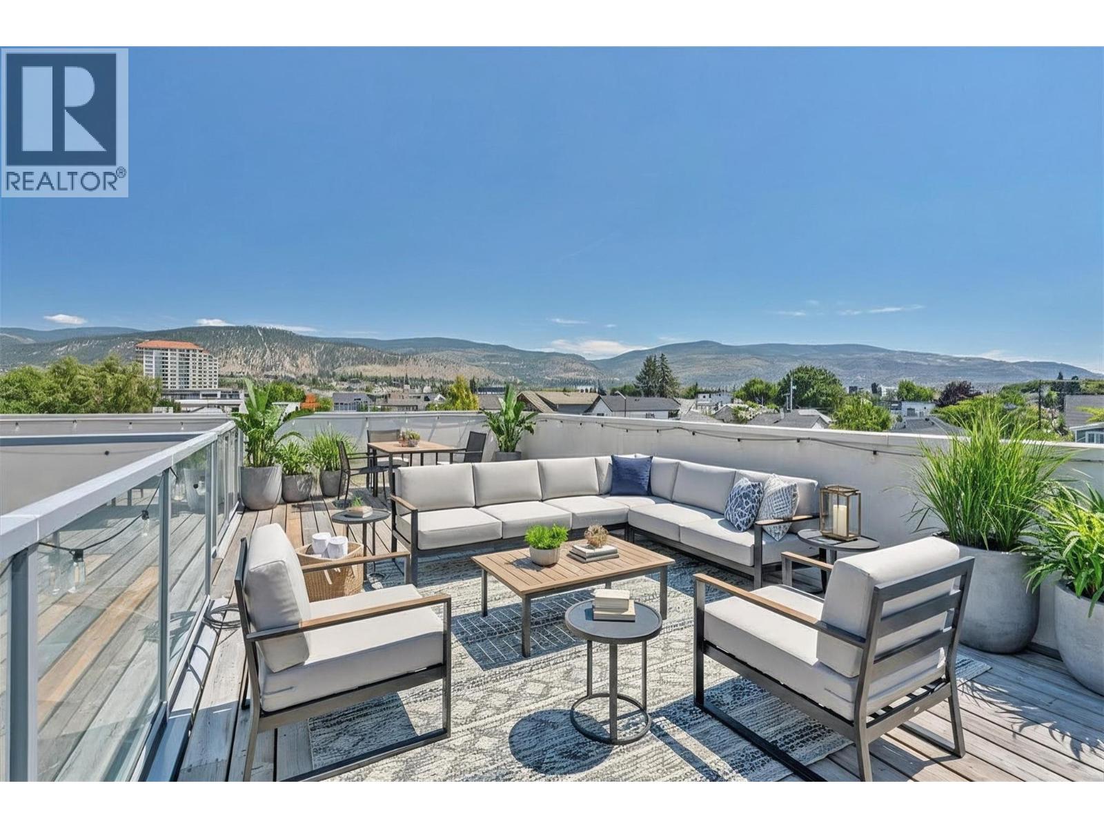 581 Churchill Avenue - 38