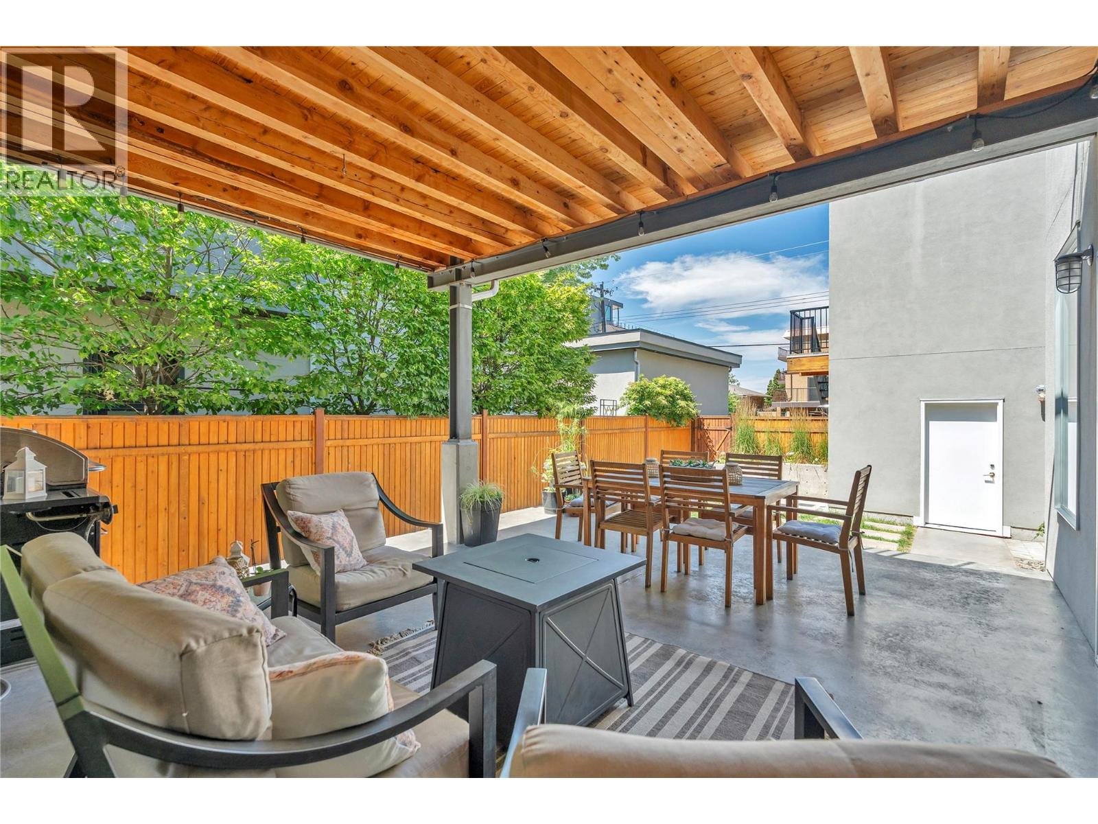 581 Churchill Avenue - 17
