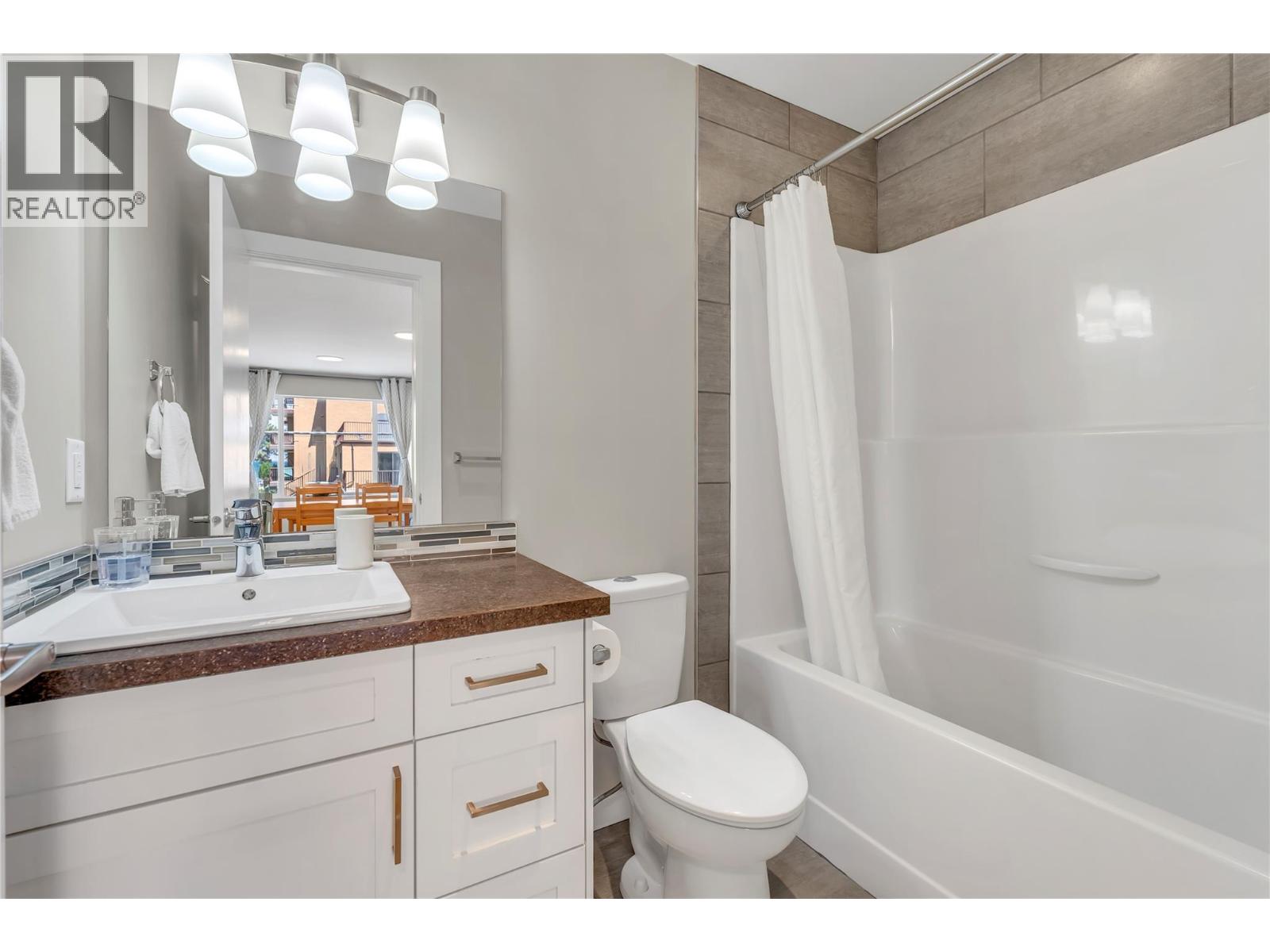 581 Churchill Avenue - 61