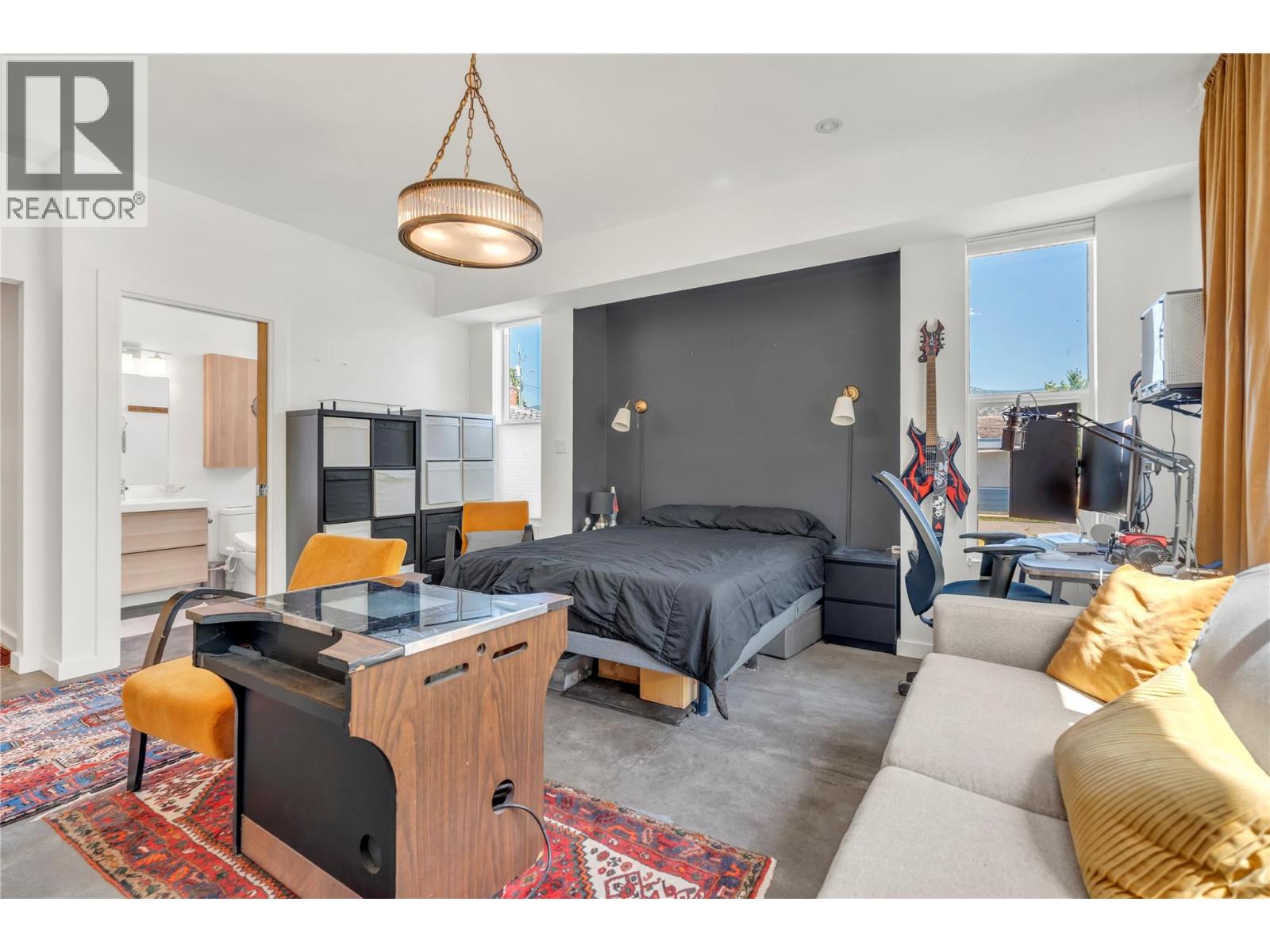 581 Churchill Avenue - 20