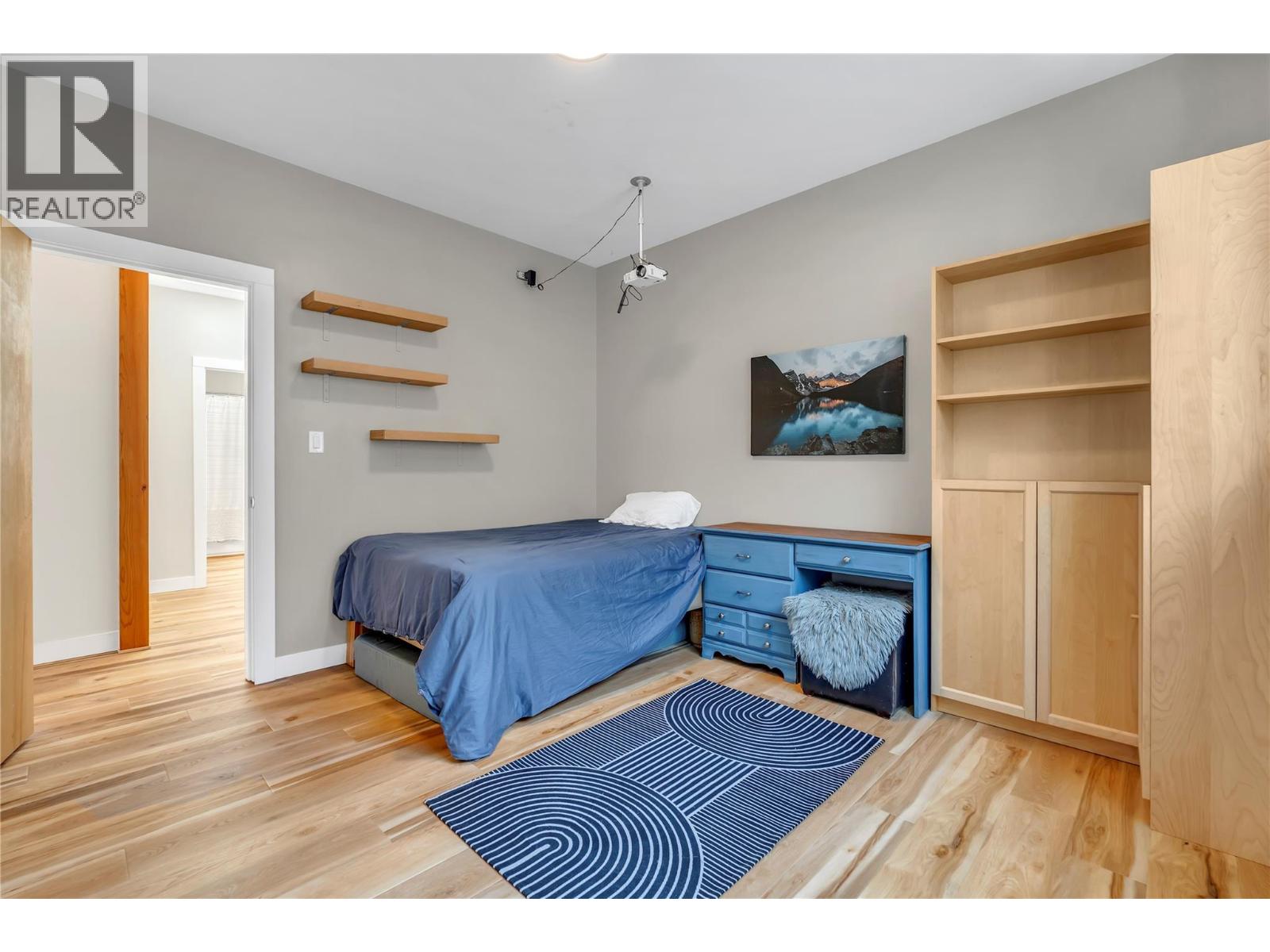 581 Churchill Avenue - 26