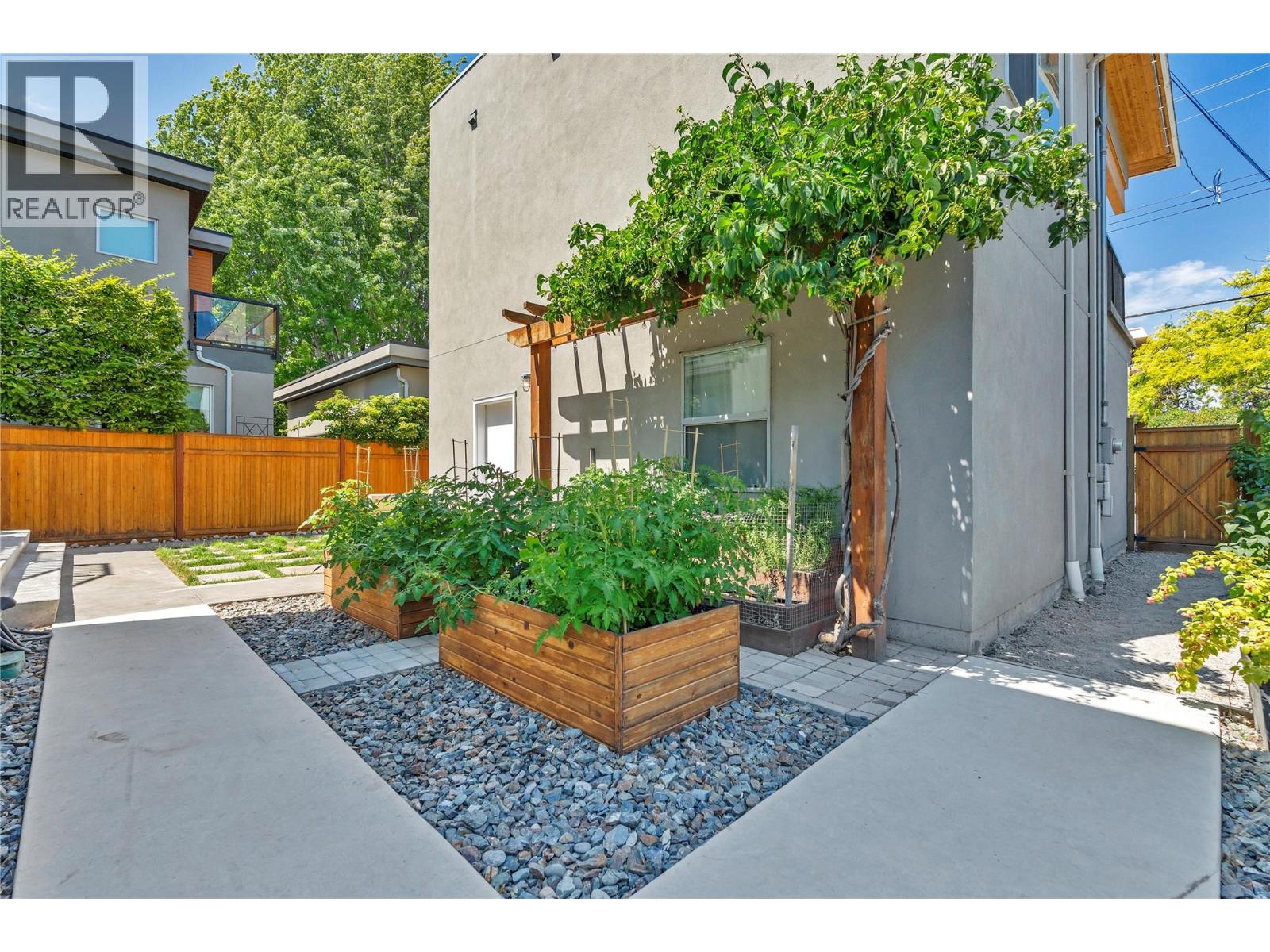 581 Churchill Avenue - 47