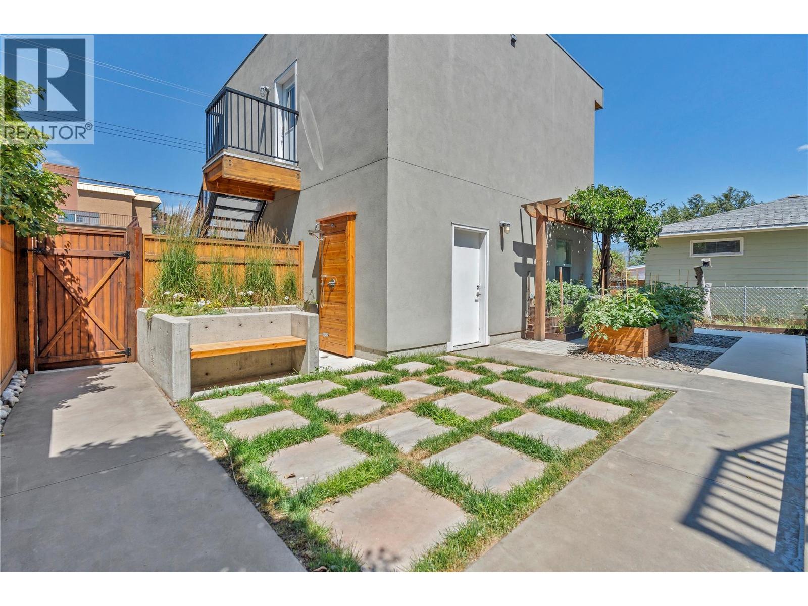 581 Churchill Avenue - 46