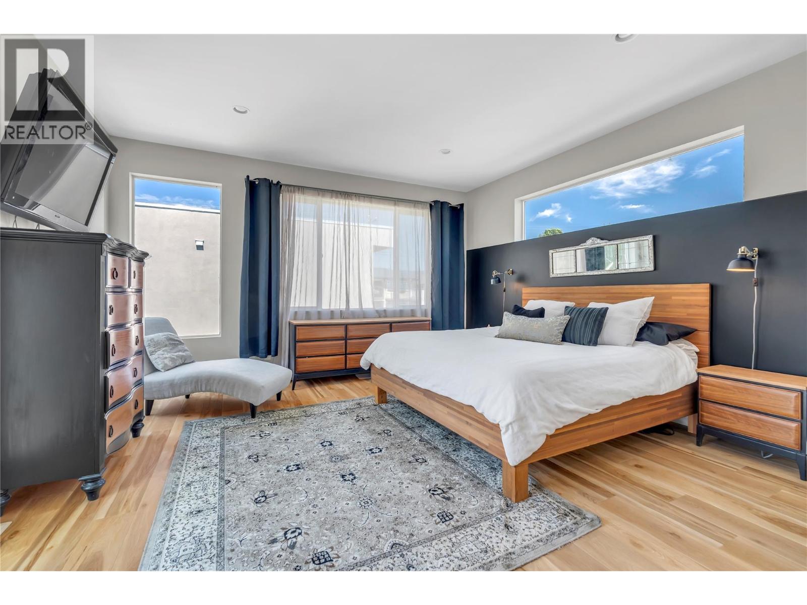 581 Churchill Avenue - 31