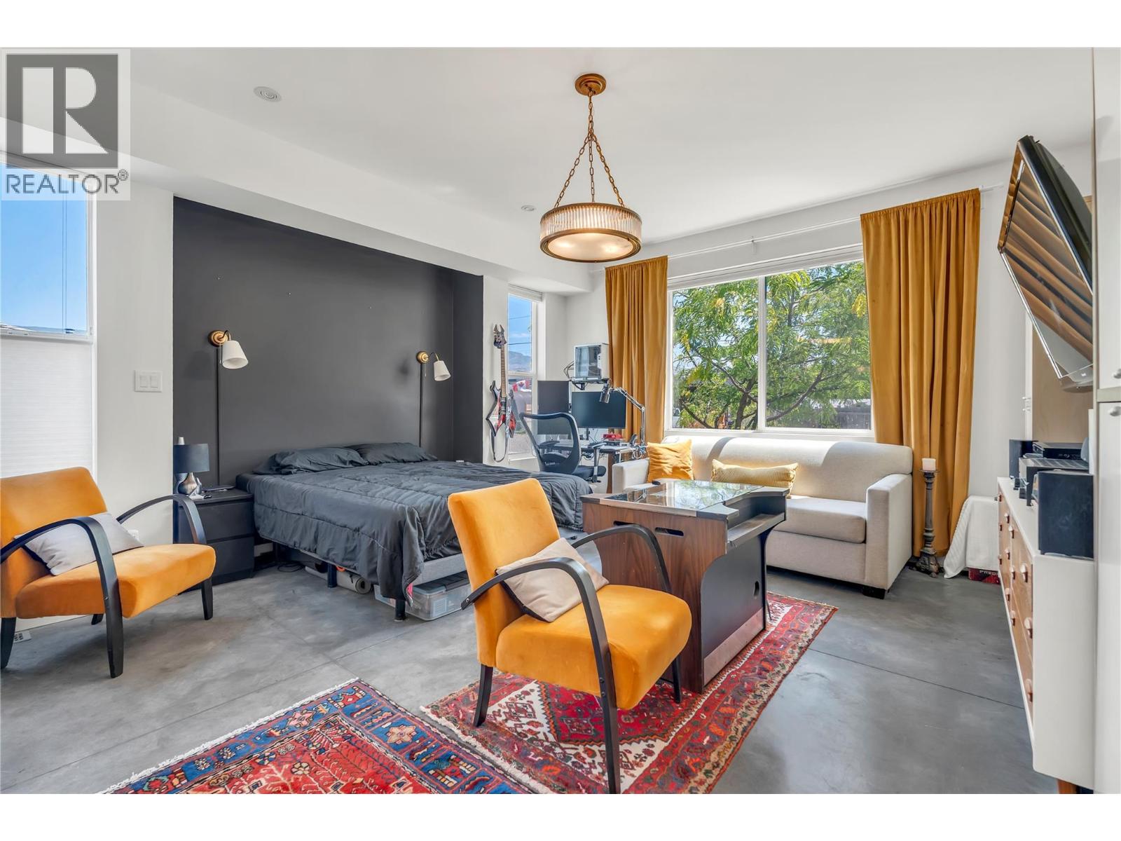 581 Churchill Avenue - 19