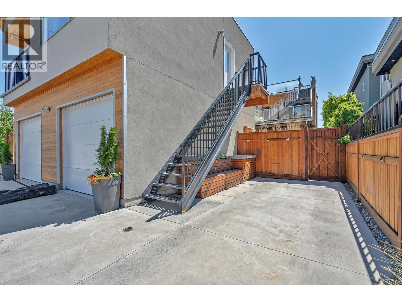 581 Churchill Avenue - 50