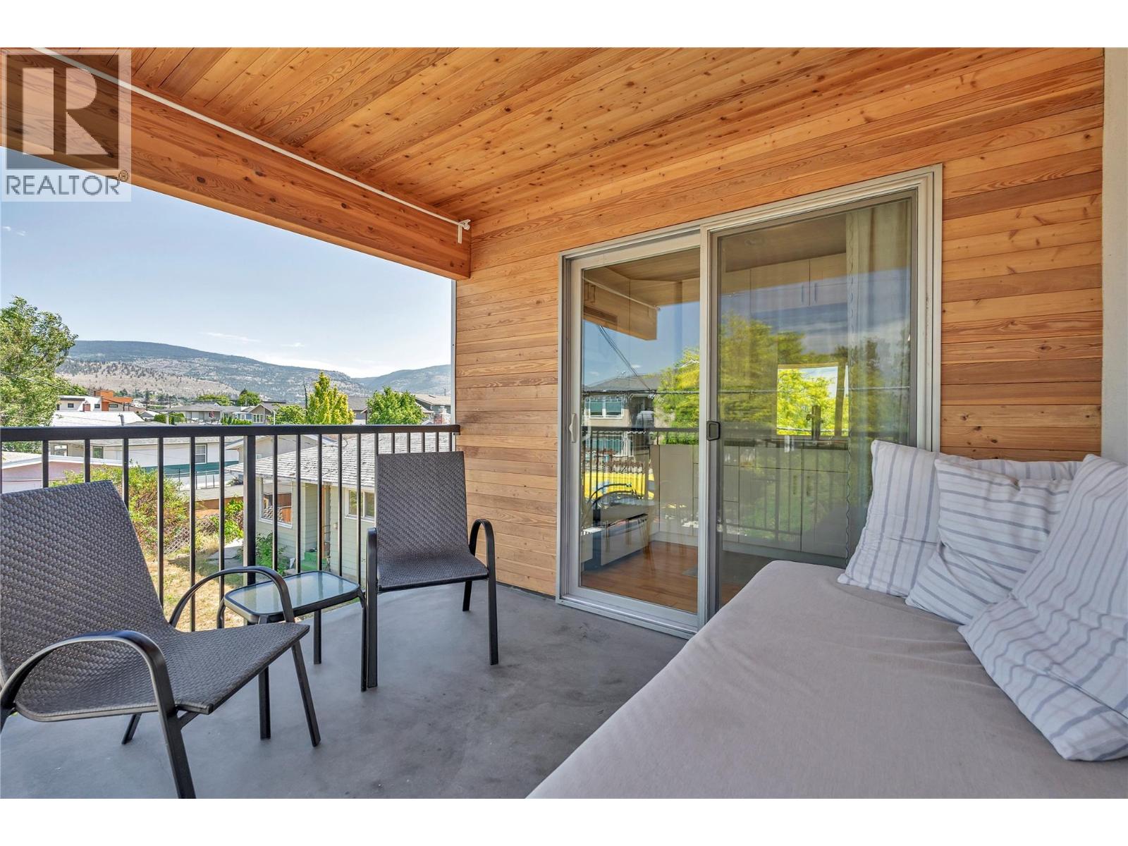 581 Churchill Avenue - 55
