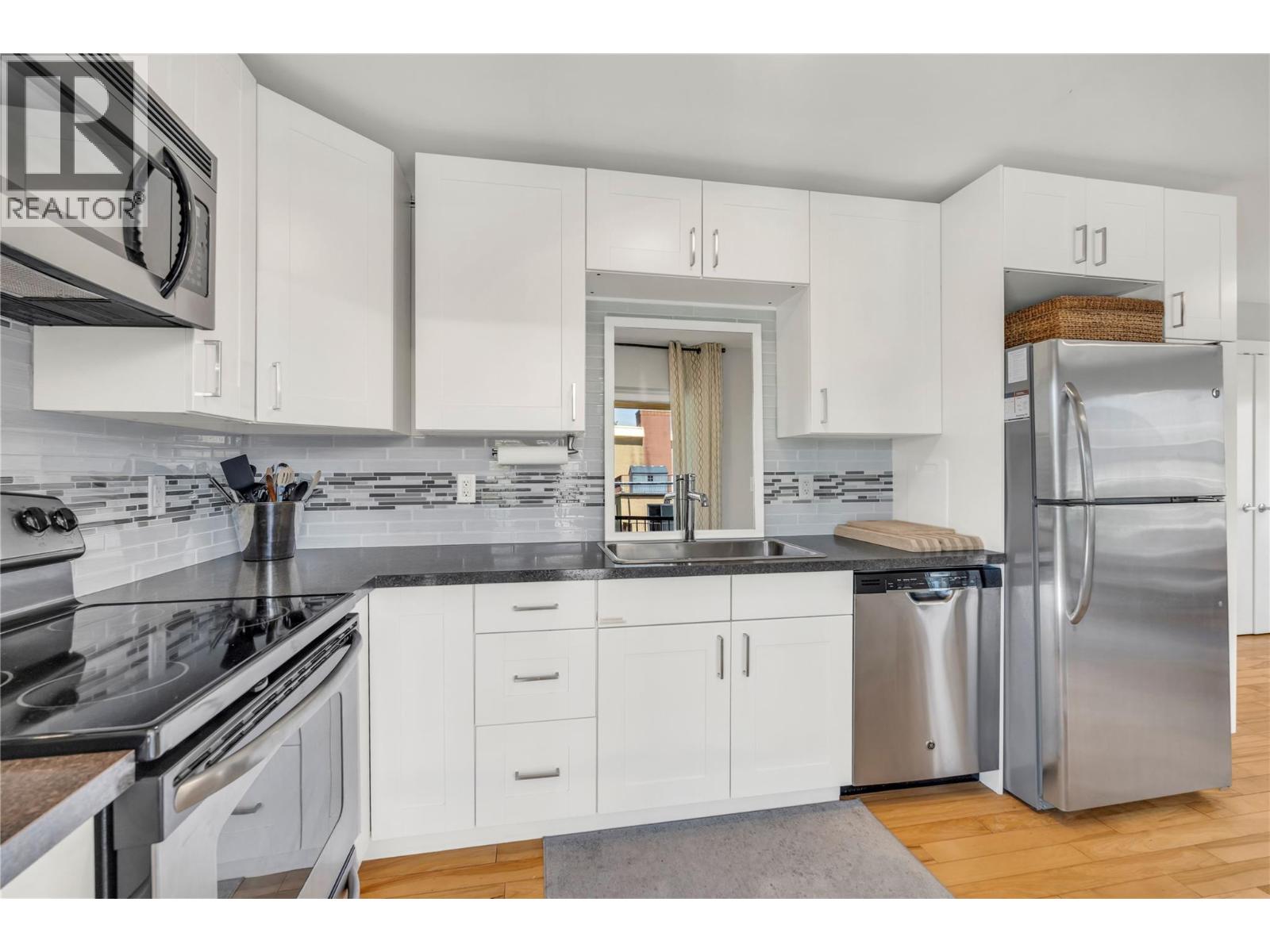 581 Churchill Avenue - 54