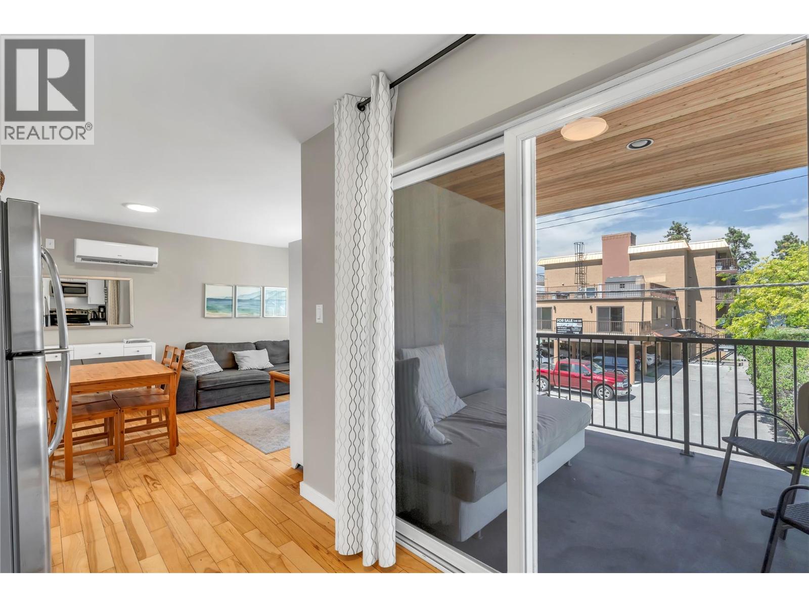 581 Churchill Avenue - 56