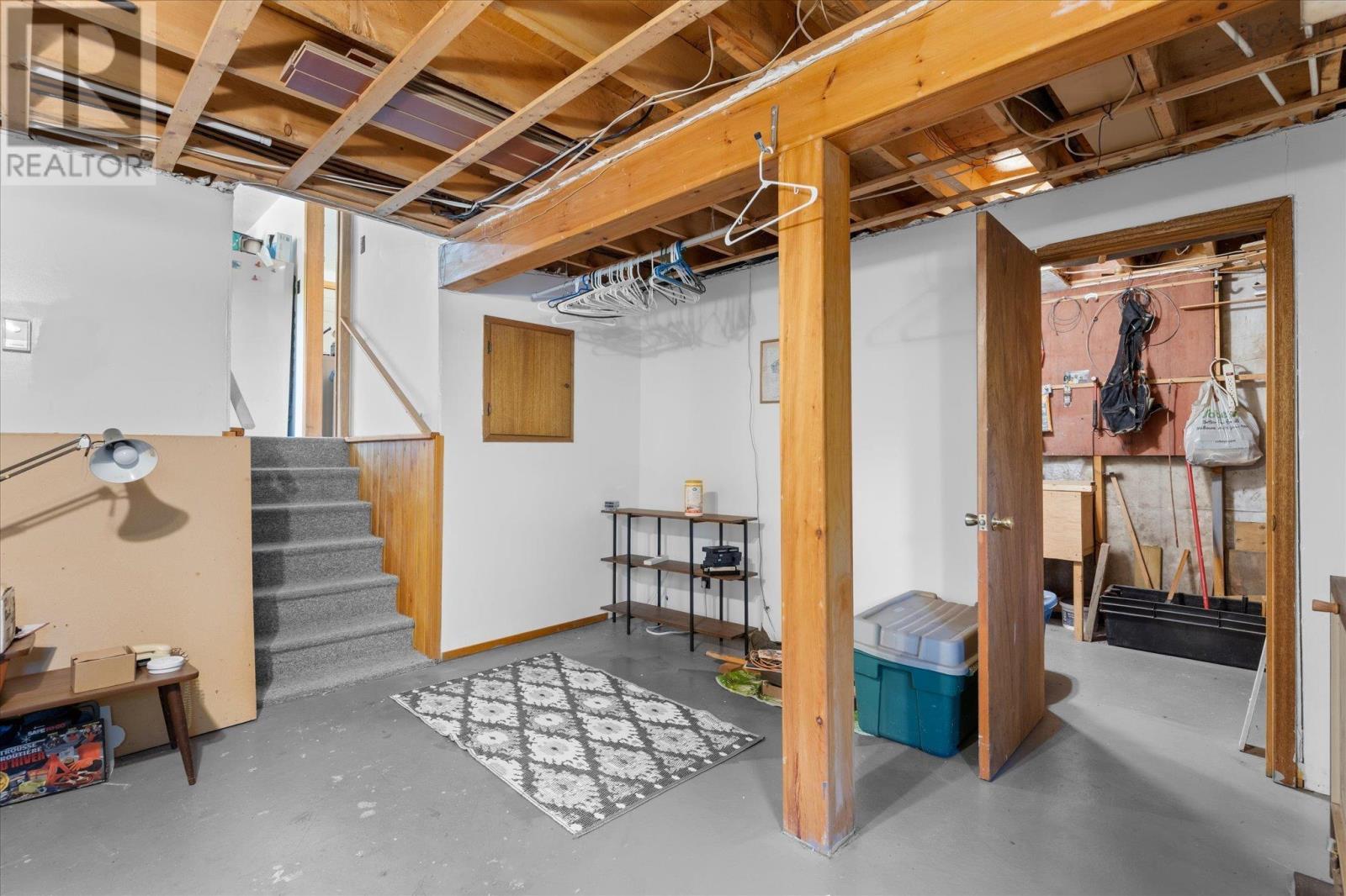 637 Woodlawn Drive - Image 32