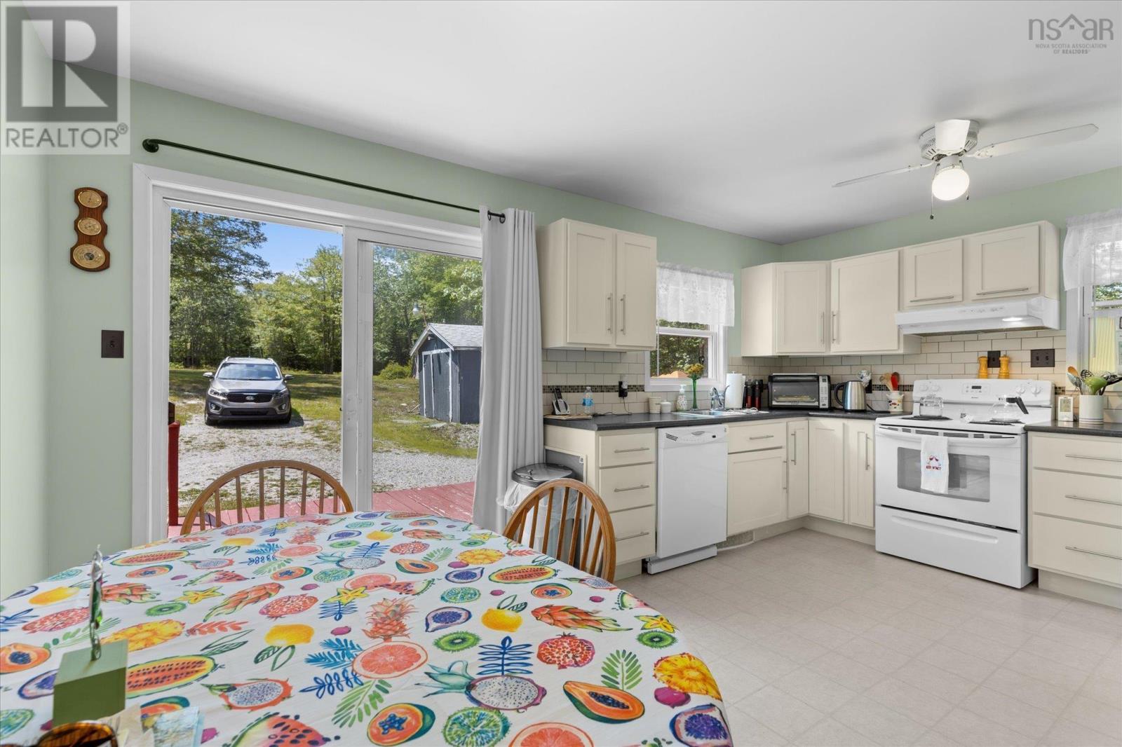 637 Woodlawn Drive - Image 4