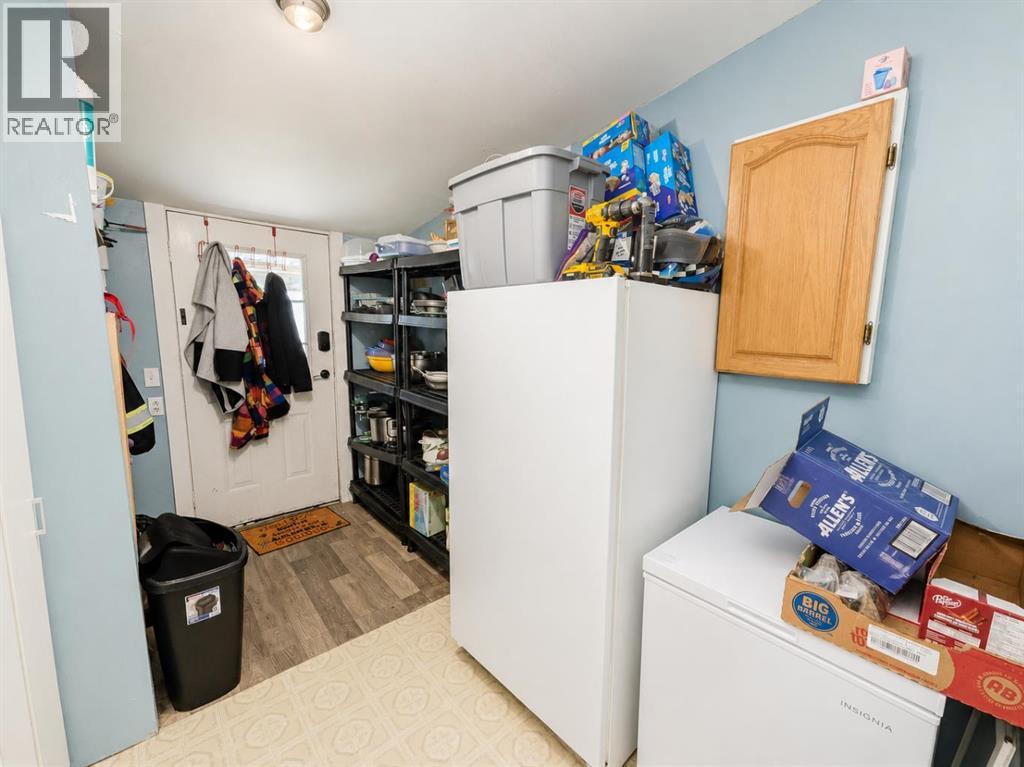 4611 48 Street - 15