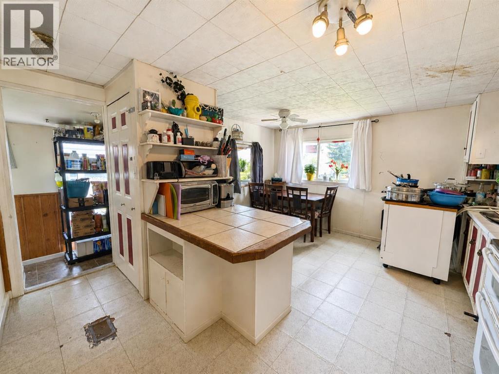 4611 48 Street - 6