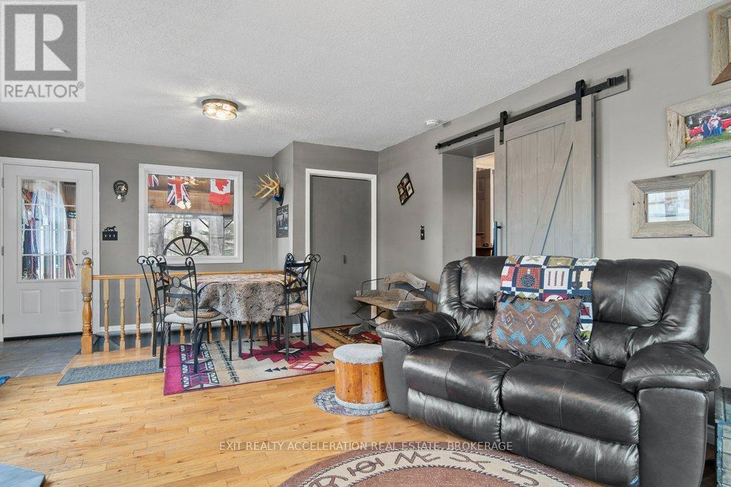 1125 COUNTY RD 1 E - 9