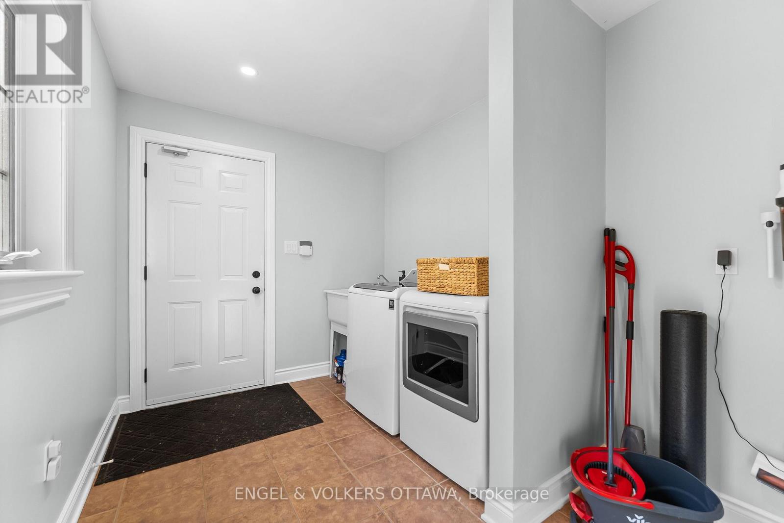 7005 MILLAR ROAD - 16