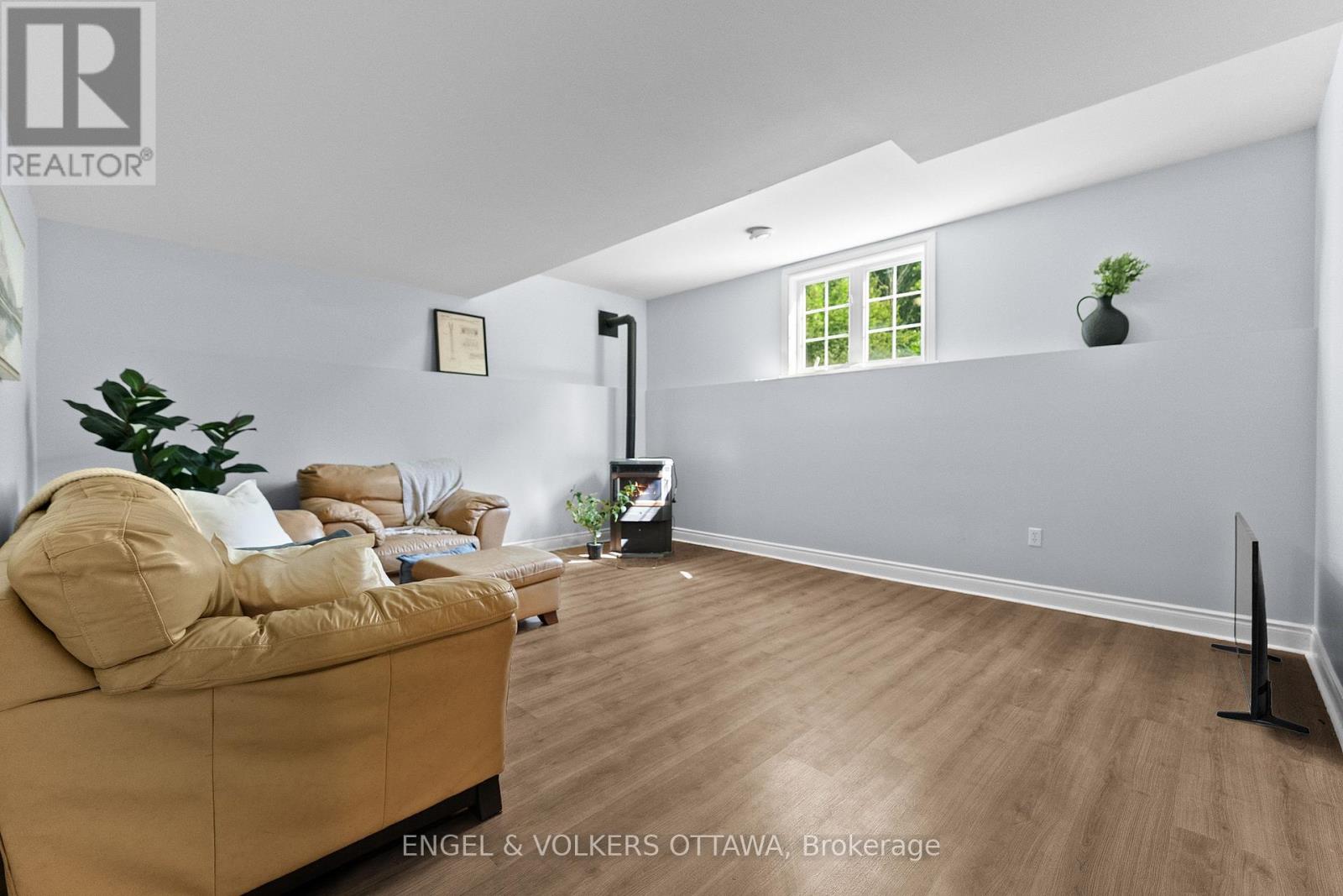 7005 MILLAR ROAD - 24