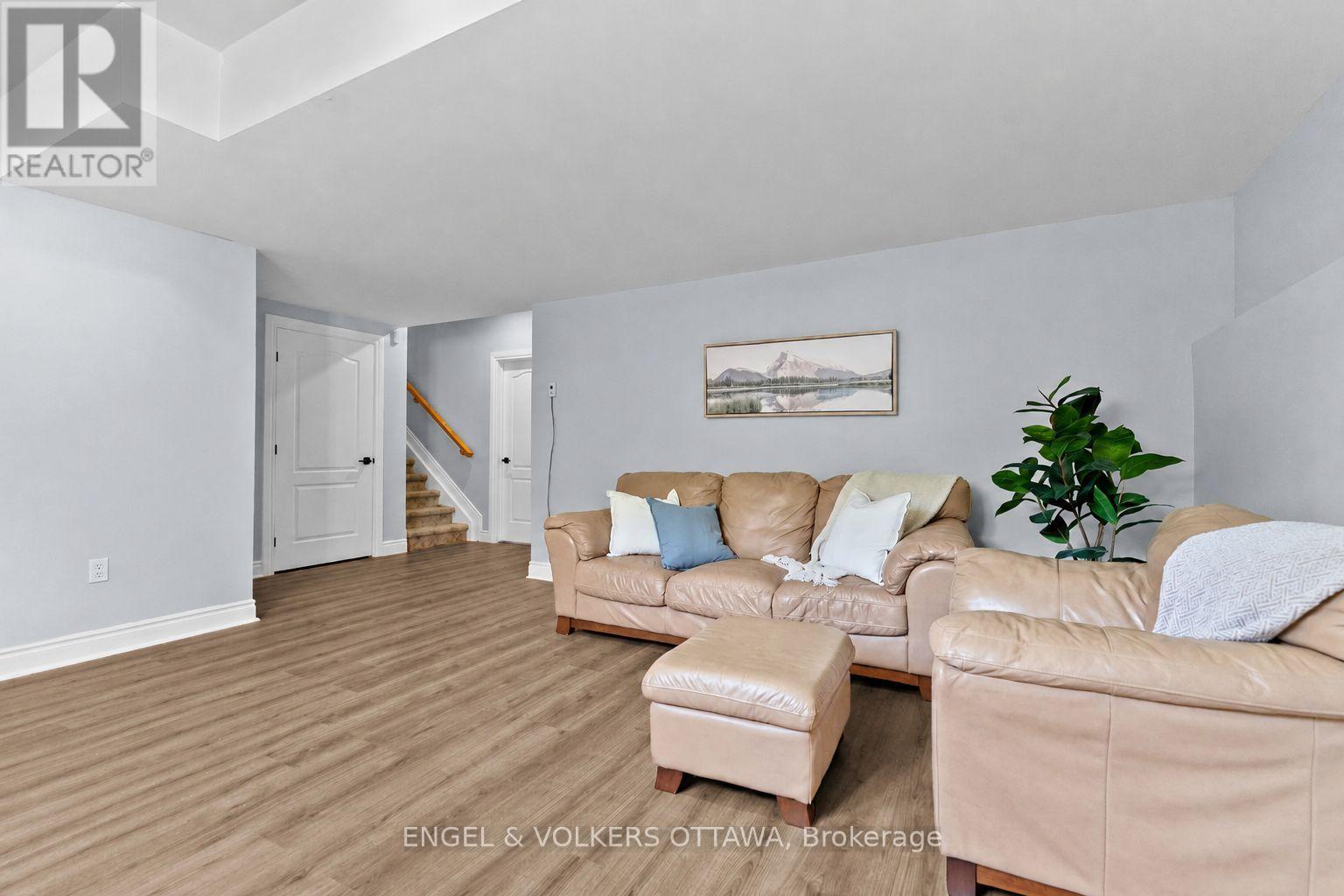 7005 MILLAR ROAD - 25