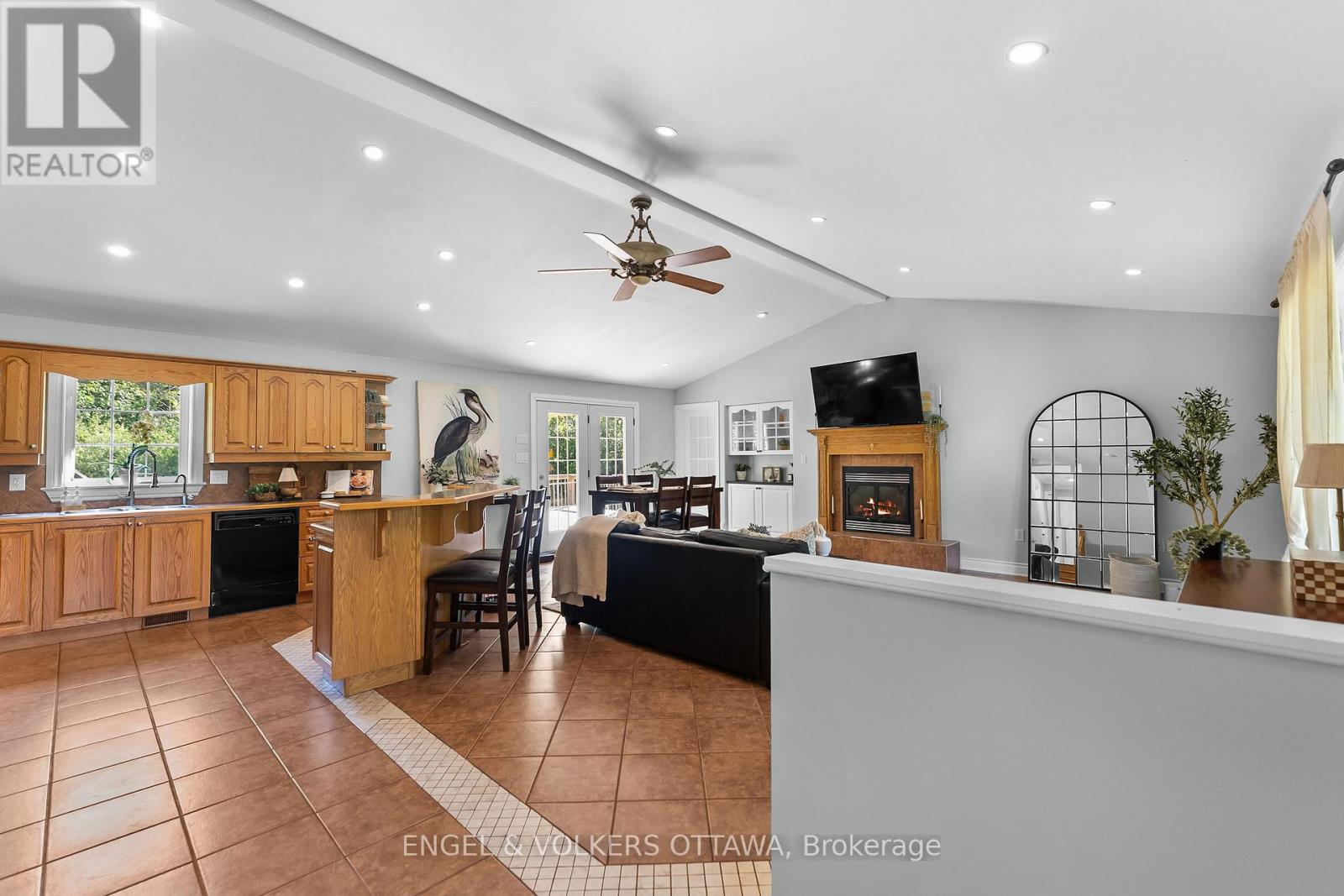 7005 MILLAR ROAD - 4