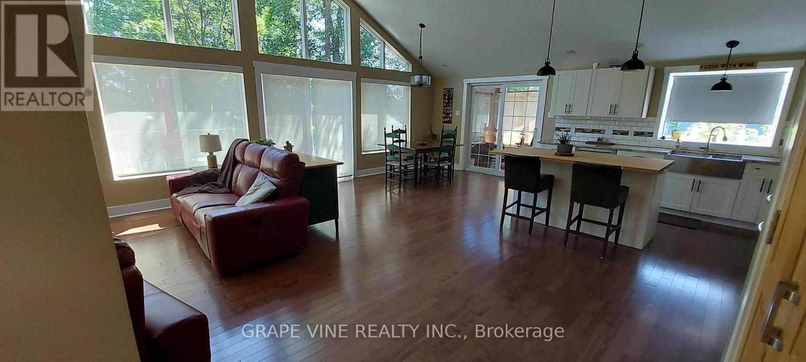 20 BAY STREET - Image 13