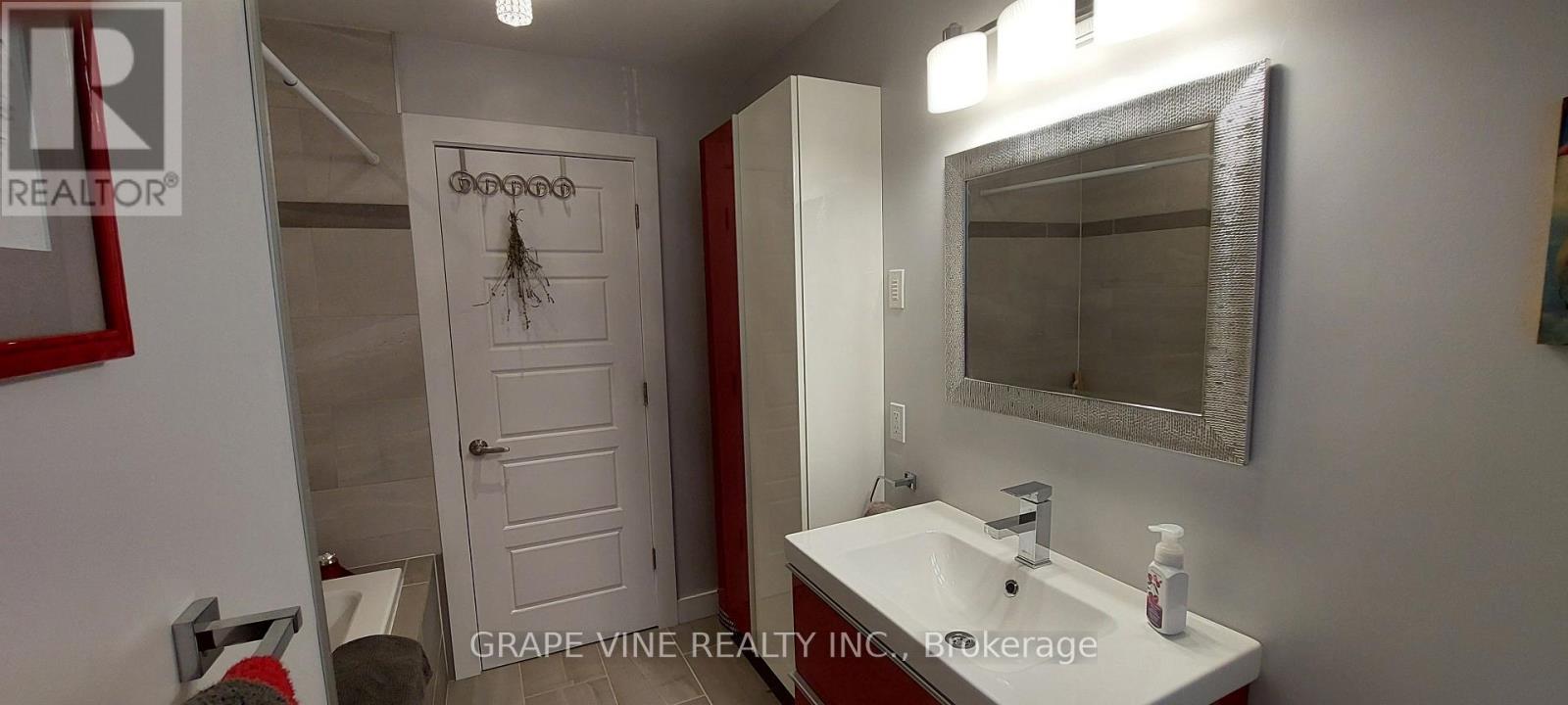 20 BAY STREET - Image 25
