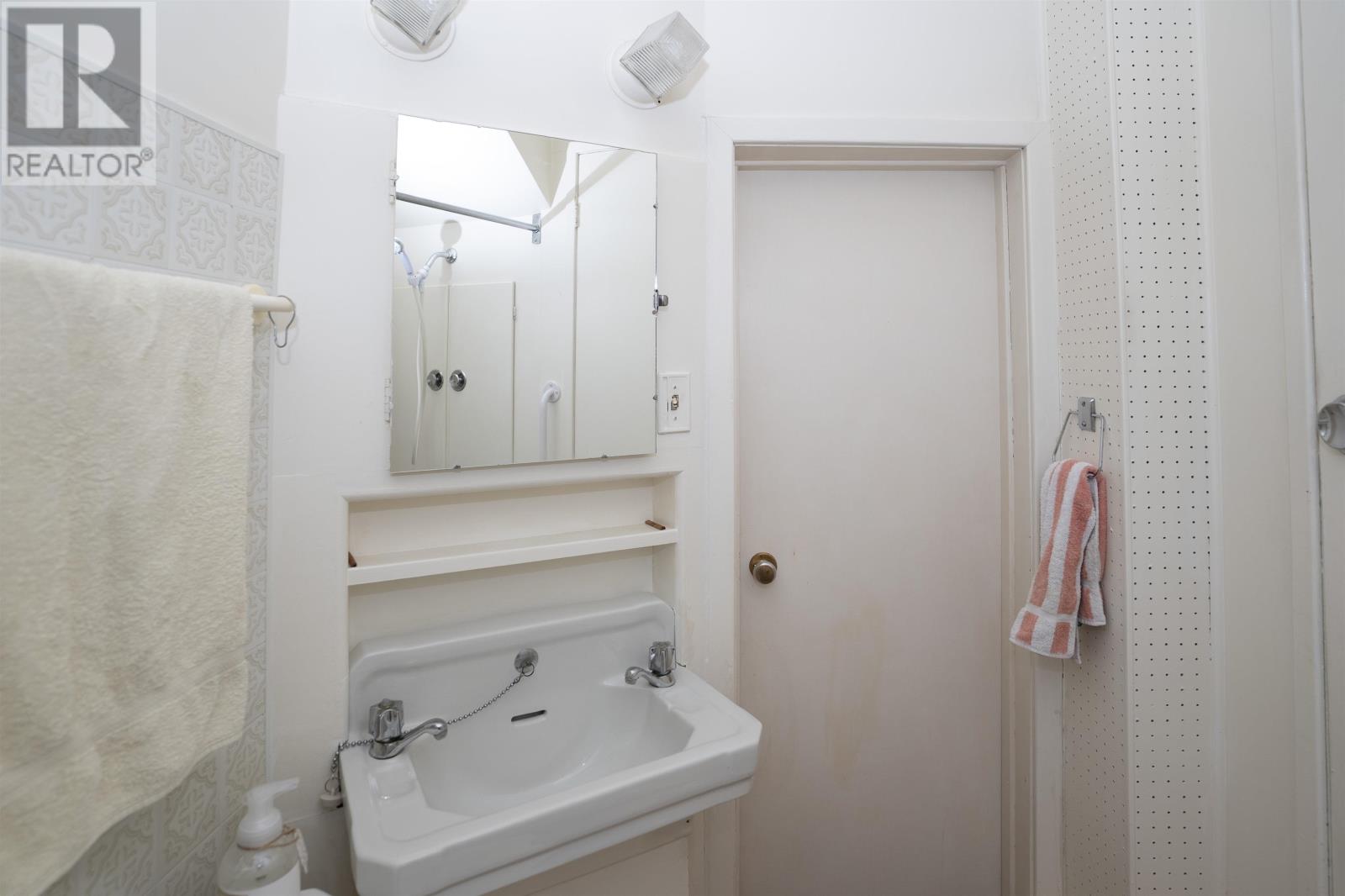 367 MARKLAND ST - 14