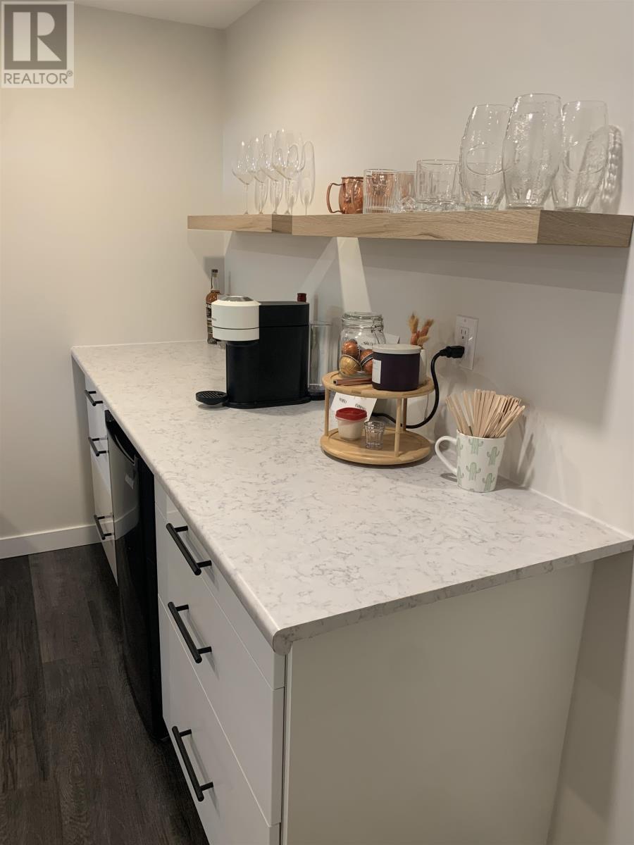 401 Christina Street W - 29