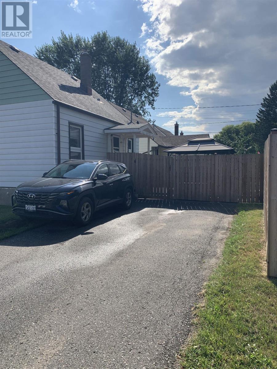 401 Christina Street W - 35