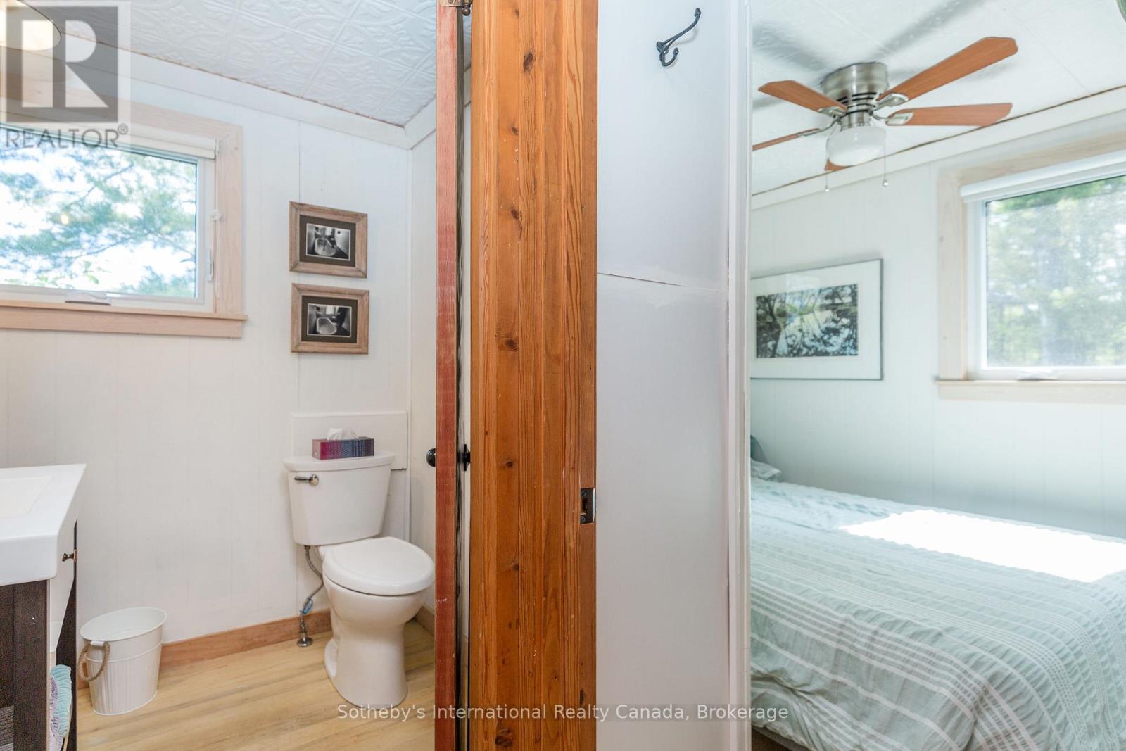 1 B277 ISLAND - 19