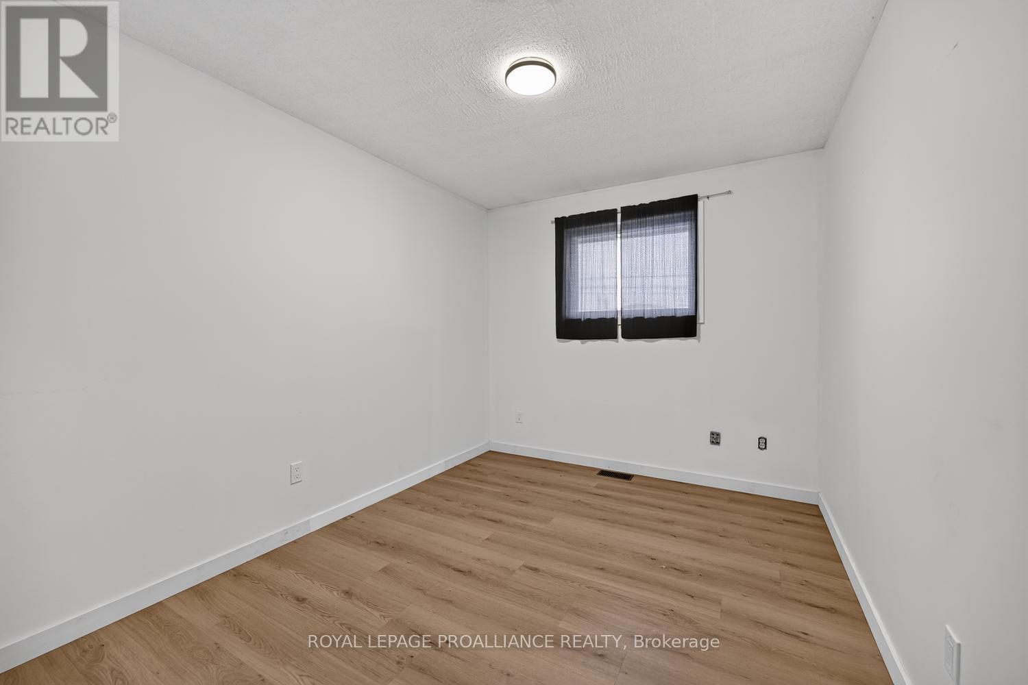 415 RAILWAY AVENUE - Image 16