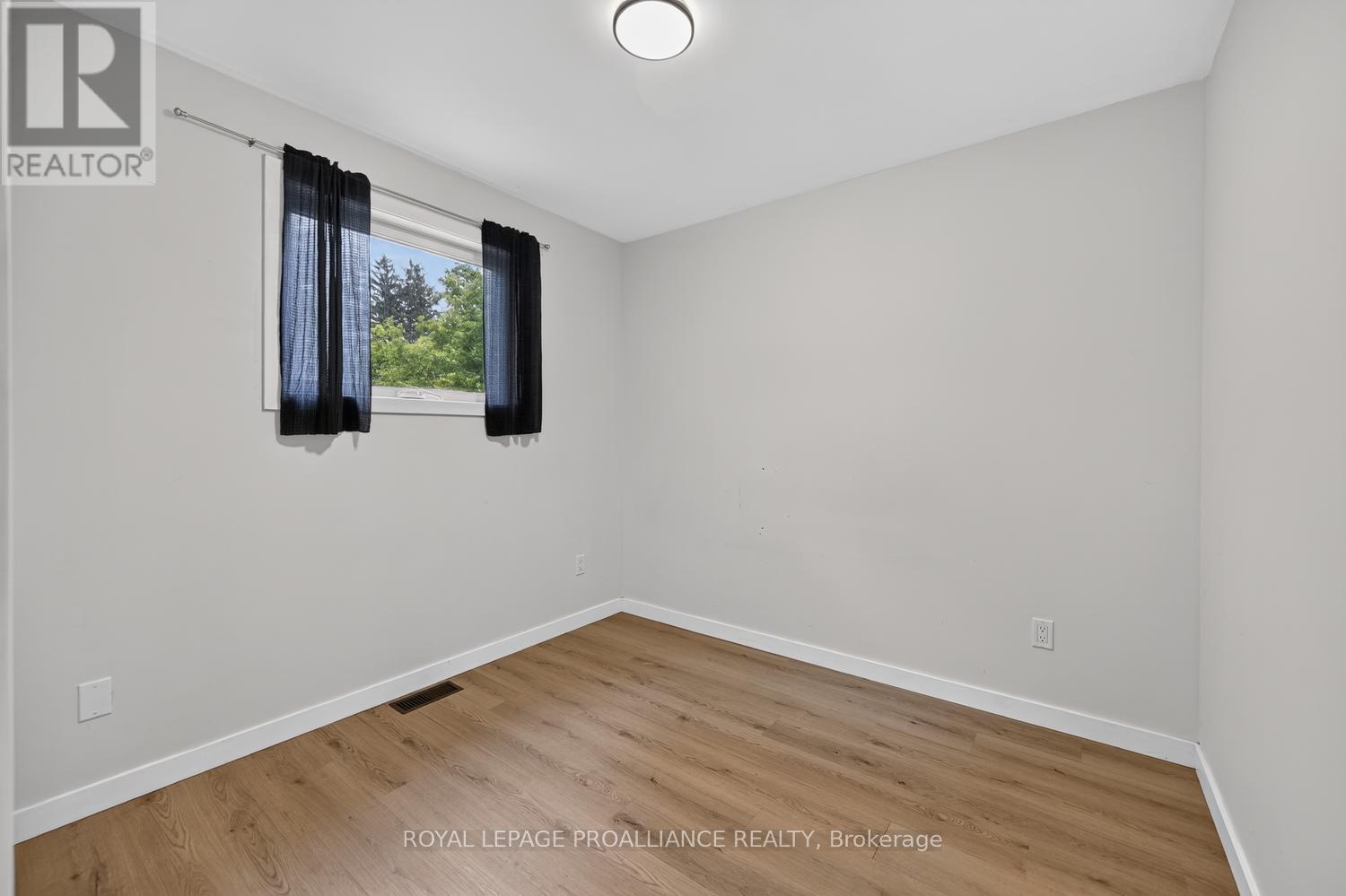 415 RAILWAY AVENUE - Image 19