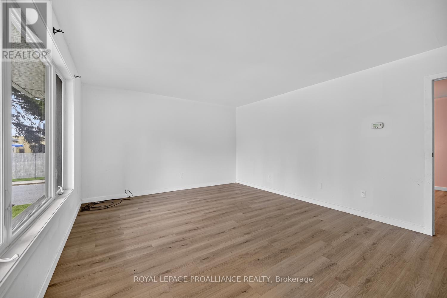 415 RAILWAY AVENUE - Image 4