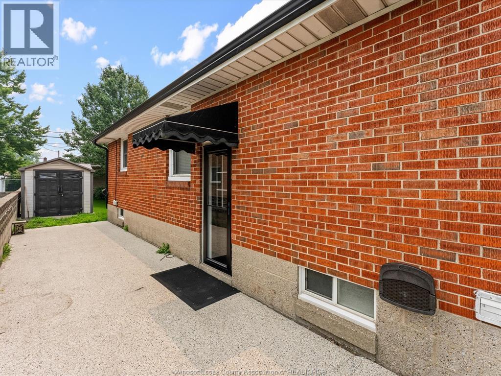 814 WATSON AVENUE - 32