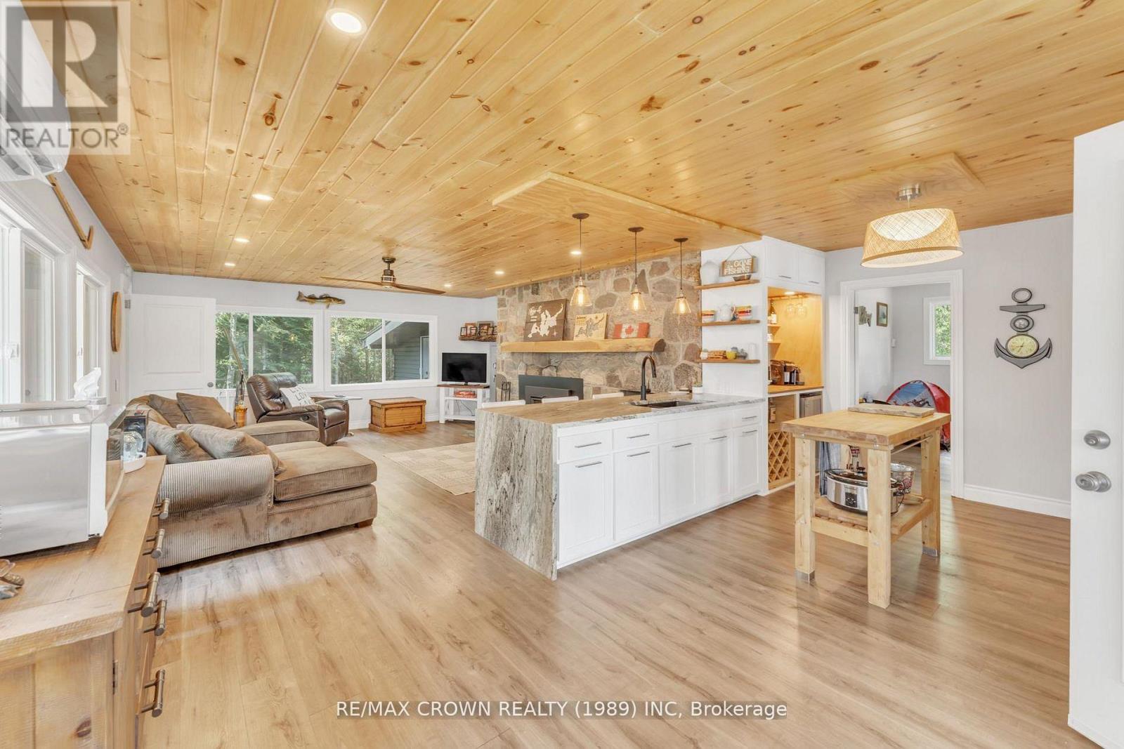 71 NORTHWOODS DRIVE C ISLAND - 12