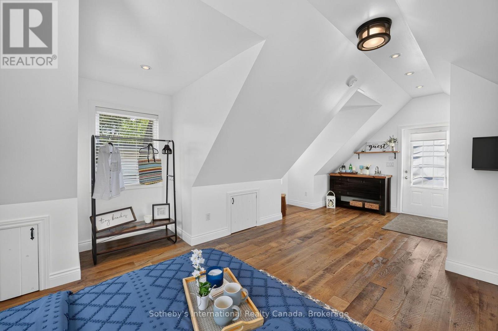 10 LUNDY LANE - 31