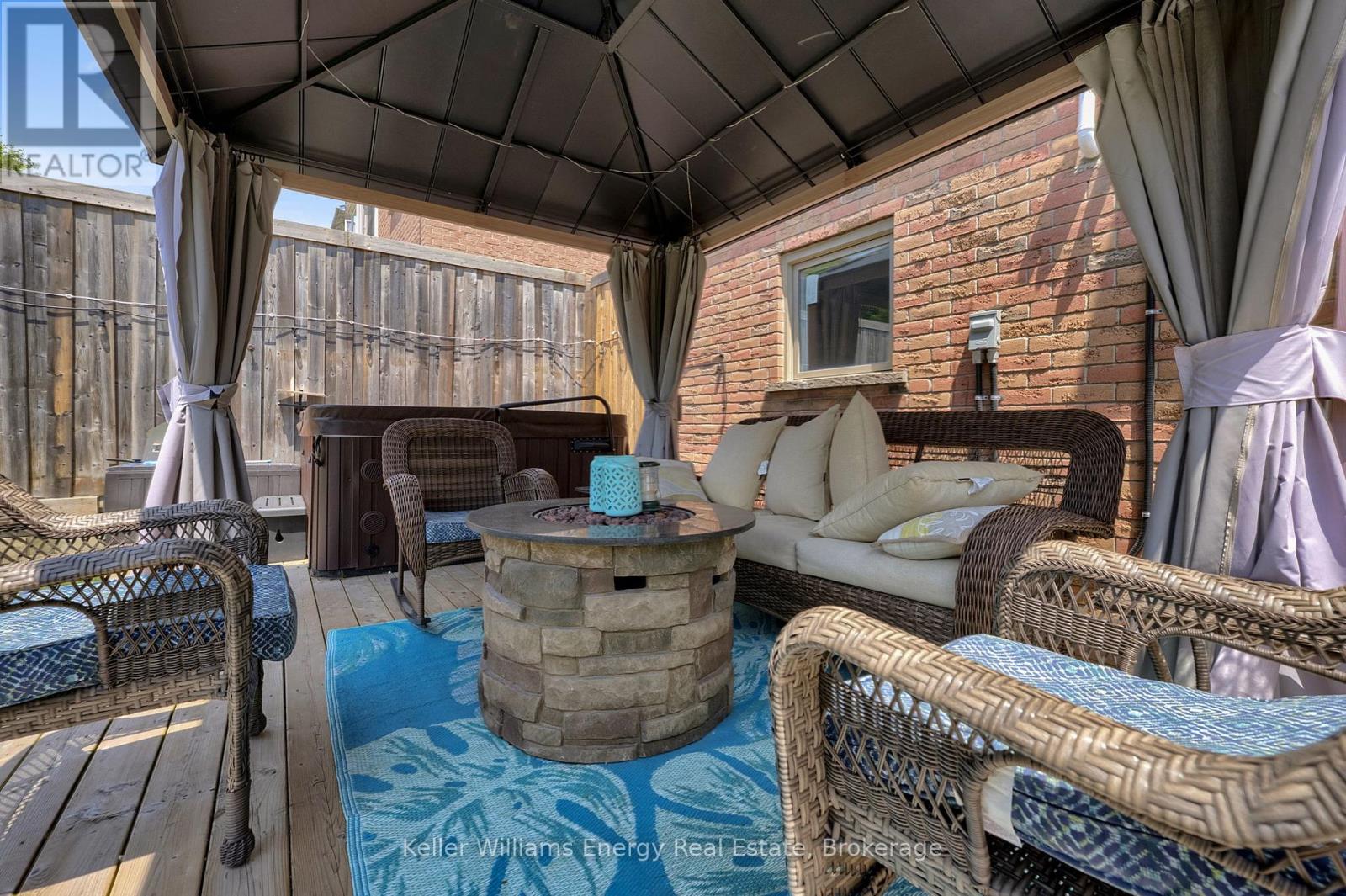 25 FIELDVIEW CRESCENT - 32