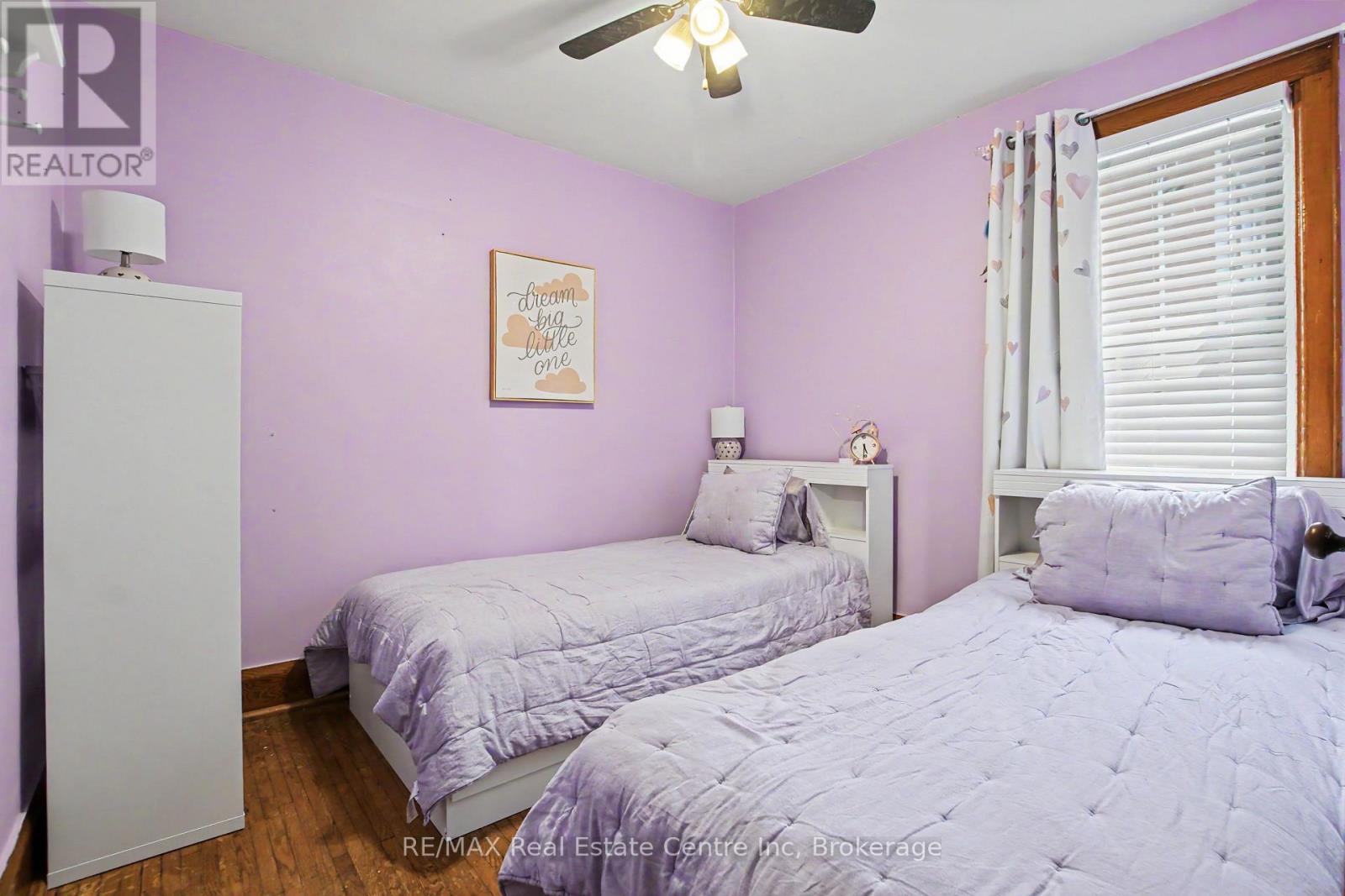 15 ELGIN STREET N - 14