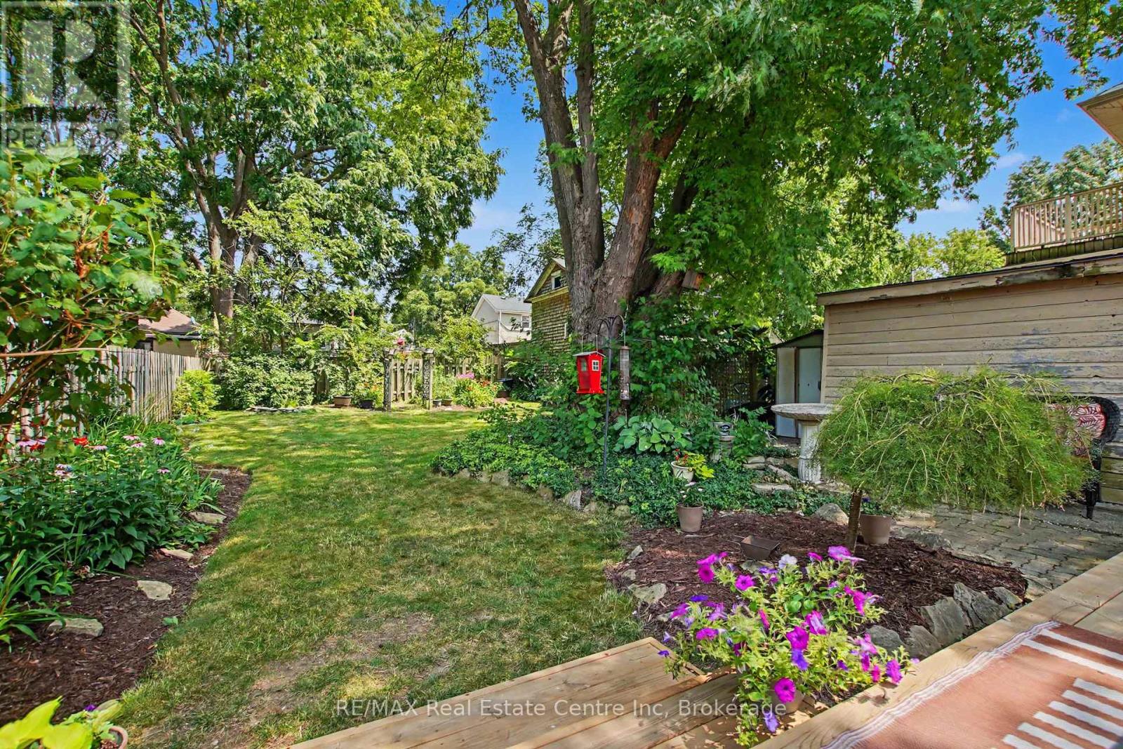 15 ELGIN STREET N - 24