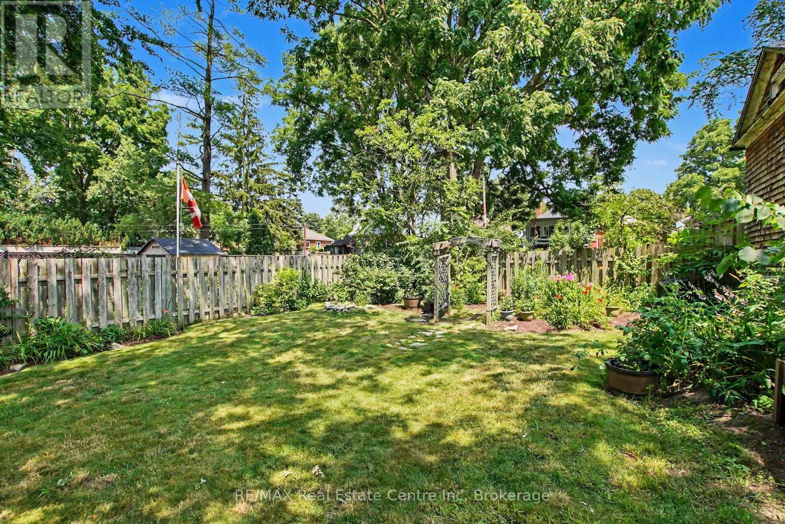 15 ELGIN STREET N - 28