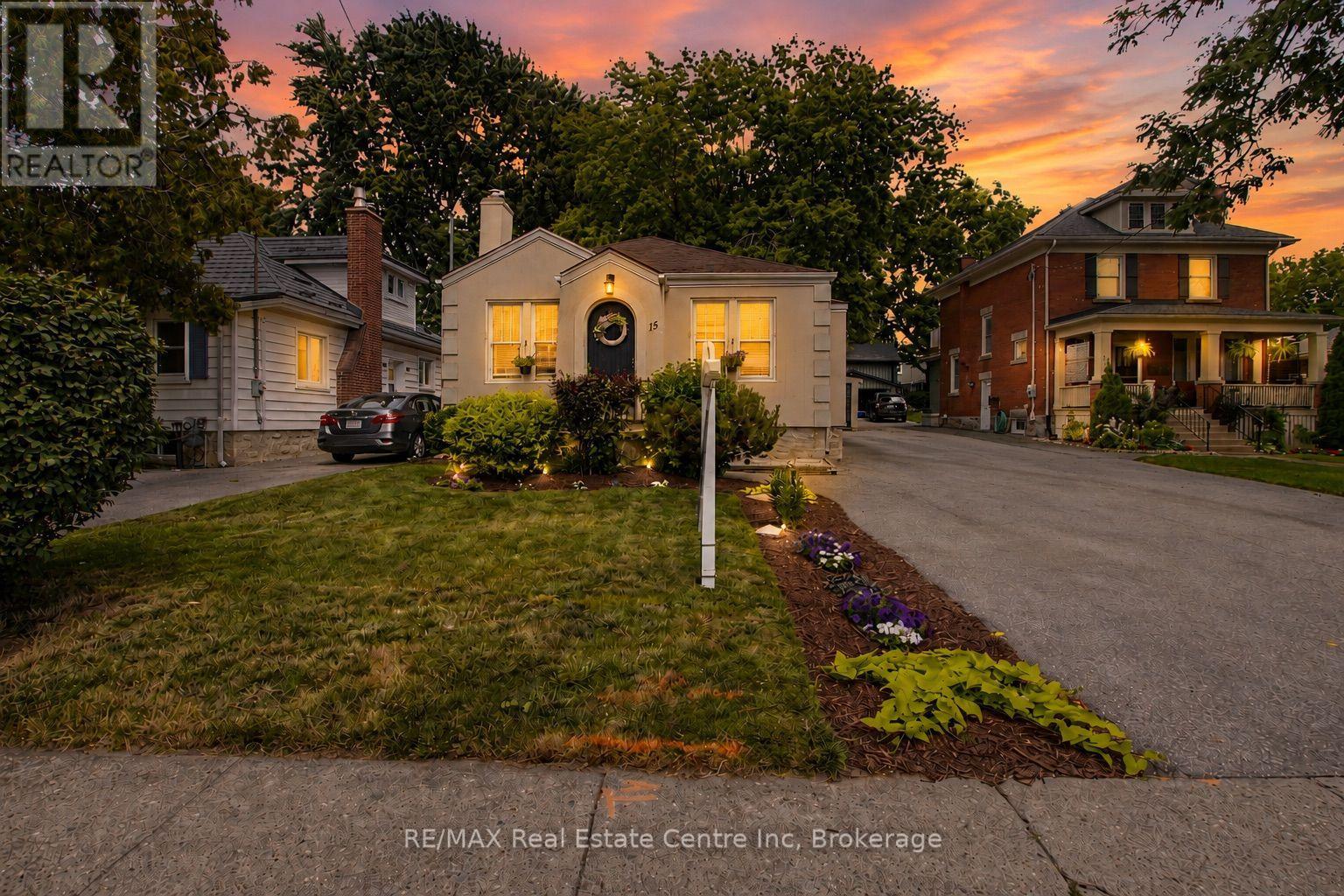 15 ELGIN STREET N - 29