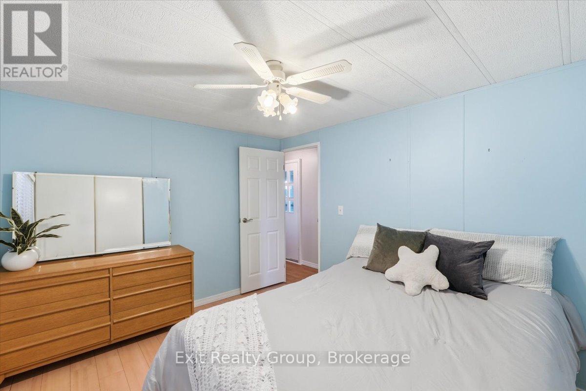 7 DOVE LANE - 17